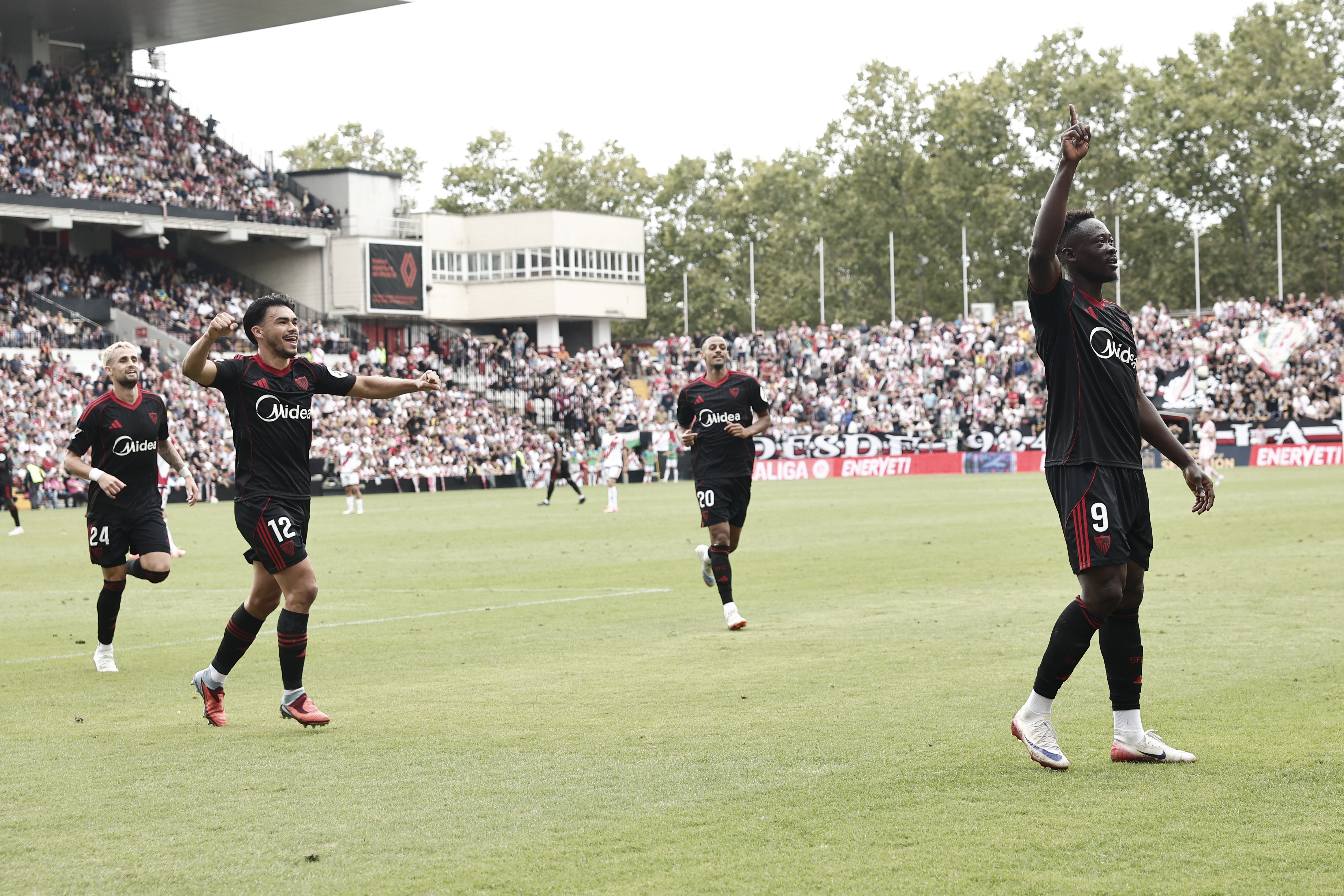 MADRID, 28/09/2025.- Rayo Vallecano vs Sevilla - Akor Adams celebra el primer gol del equipo en Vallecas.