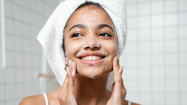 CeraVe se posiciona como la marca #1 de limpieza facial en Colombia tras un  año de su llegada al país - Consumidor