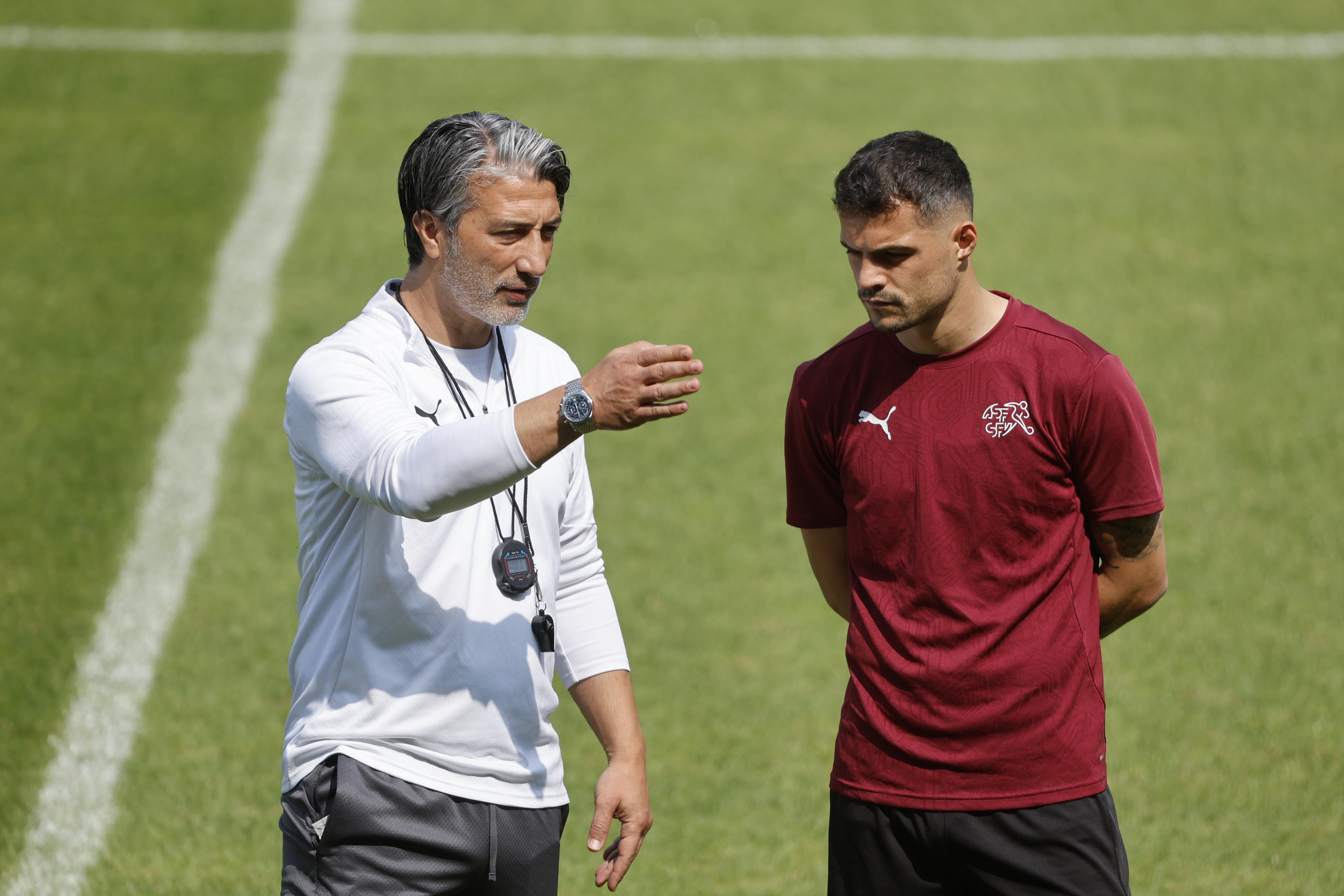 Stuttgart (Germany), 28/06/2024.- Switzerland's head coach Murat Yakin (L) talks to his captain Granit Xhaka during a training session in Stuttgart, Germany, 28 June 2024. Switzerland face Italy in a UEFA EURO 2024 round of 16 match on 29 June. (Alemania, Italia, Suiza) EFE/EPA/PETER KLAUNZER
