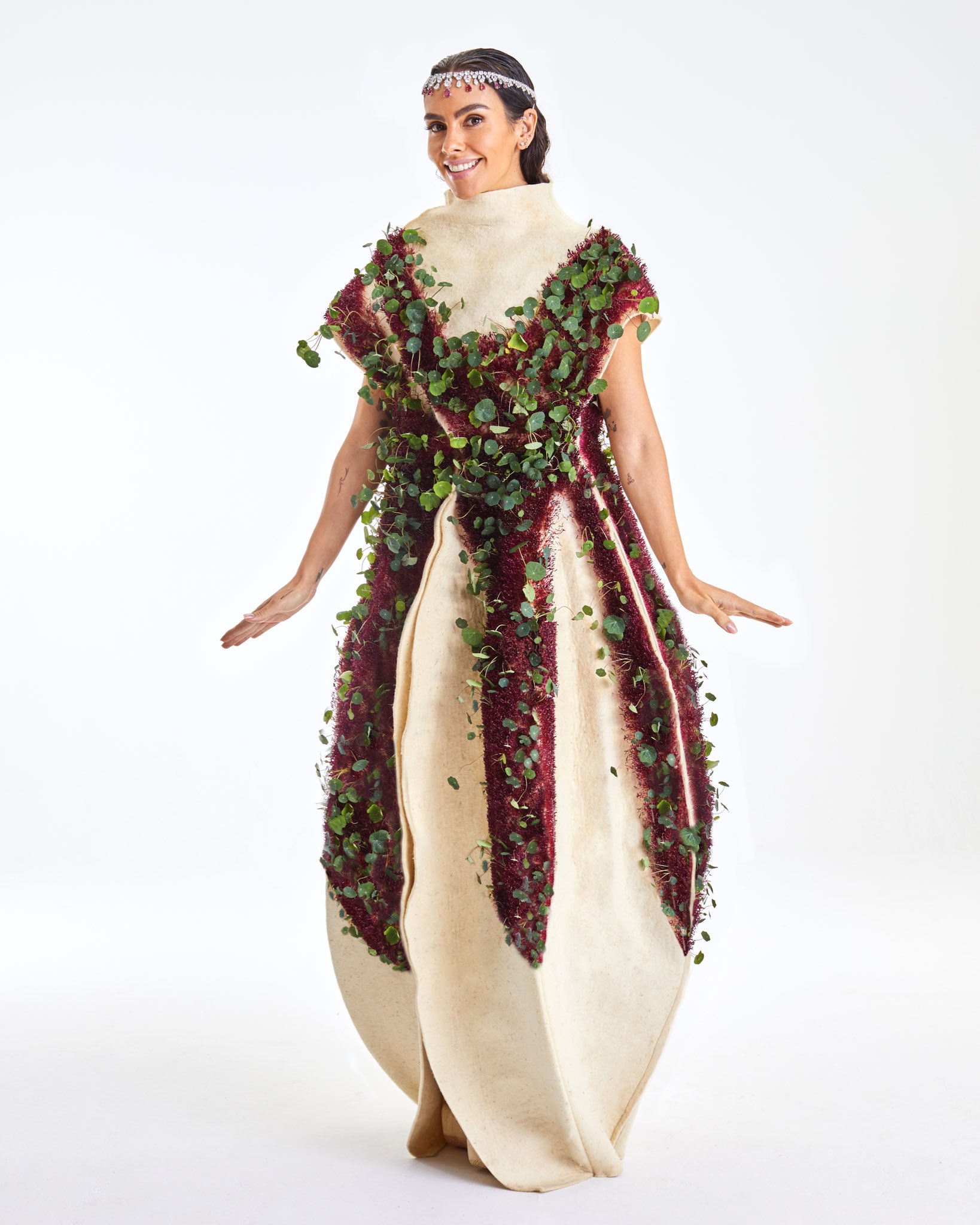 cristina pedroche new year dress Cristina Pedroche y las Campanadas 2024: Feliz Ao Nuevo!