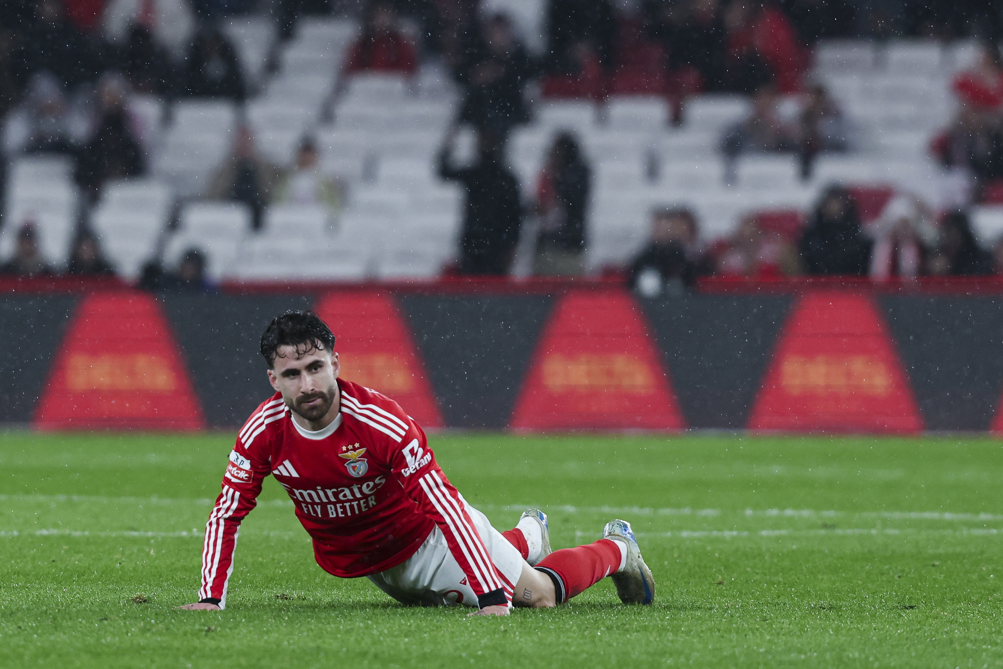 Lisbon (Portugal), 08/02/2026.- Benfica player Rafa Silva reacts during the Portuguese First League soccer match between Benfica and FC Alverca at the Luz stadium in Lisbon, Portugal, 08 February 2026. (Lisboa) EFE/EPA/JOSE SENA GOULAO
