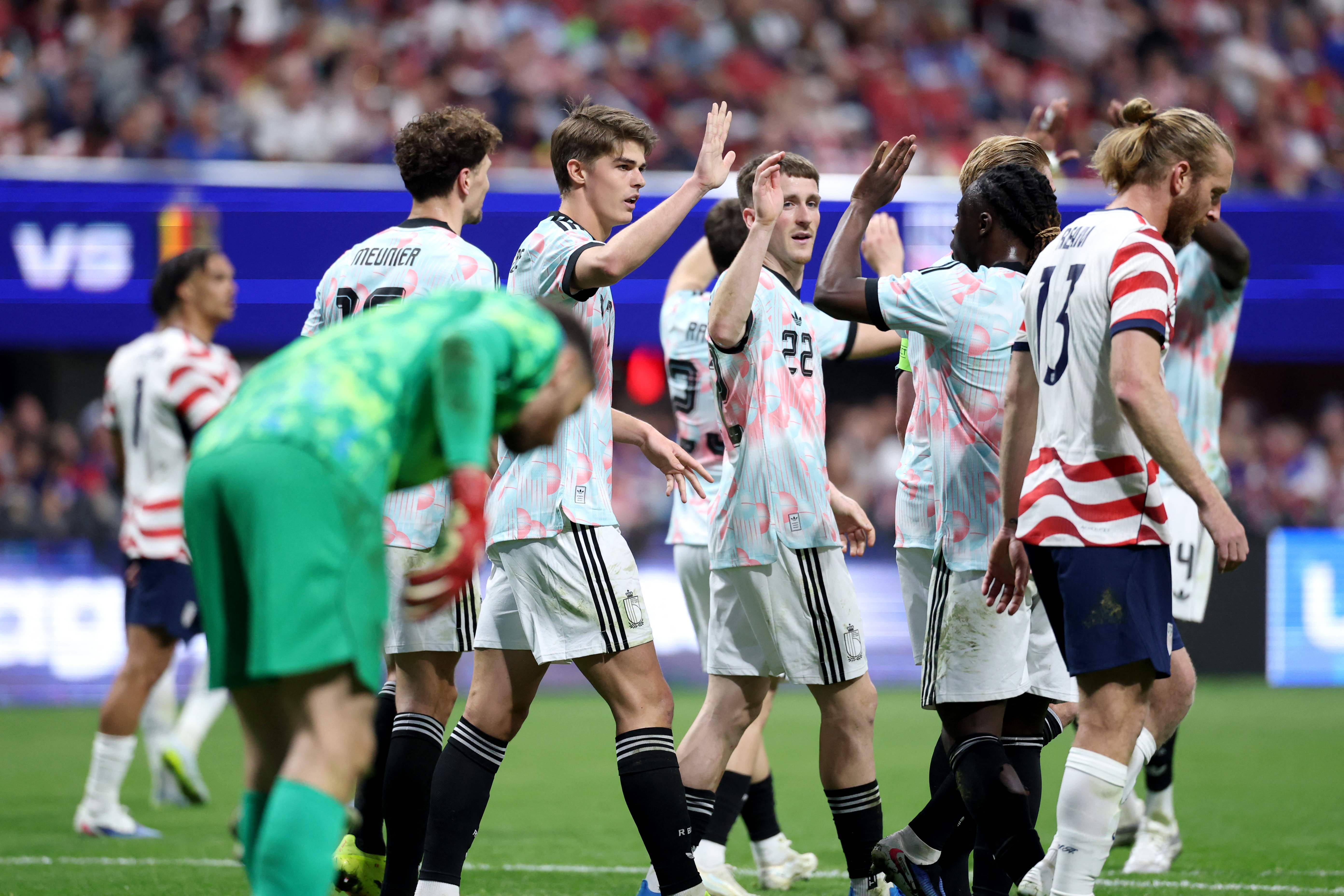 ATLANTA, GEORGIA - MARCH 28: Charles De Ketelaere #17 of Belgium celebrates scoring his team's third goal with teammates during the International Friendly match between United States and Belgium at Mercedes-Benz Stadium on March 28, 2026 in Atlanta, Georgia. Kevin C. Cox/Getty Images/AFP (Photo by Kevin C. Cox / GETTY IMAGES NORTH AMERICA / Getty Images via AFP)