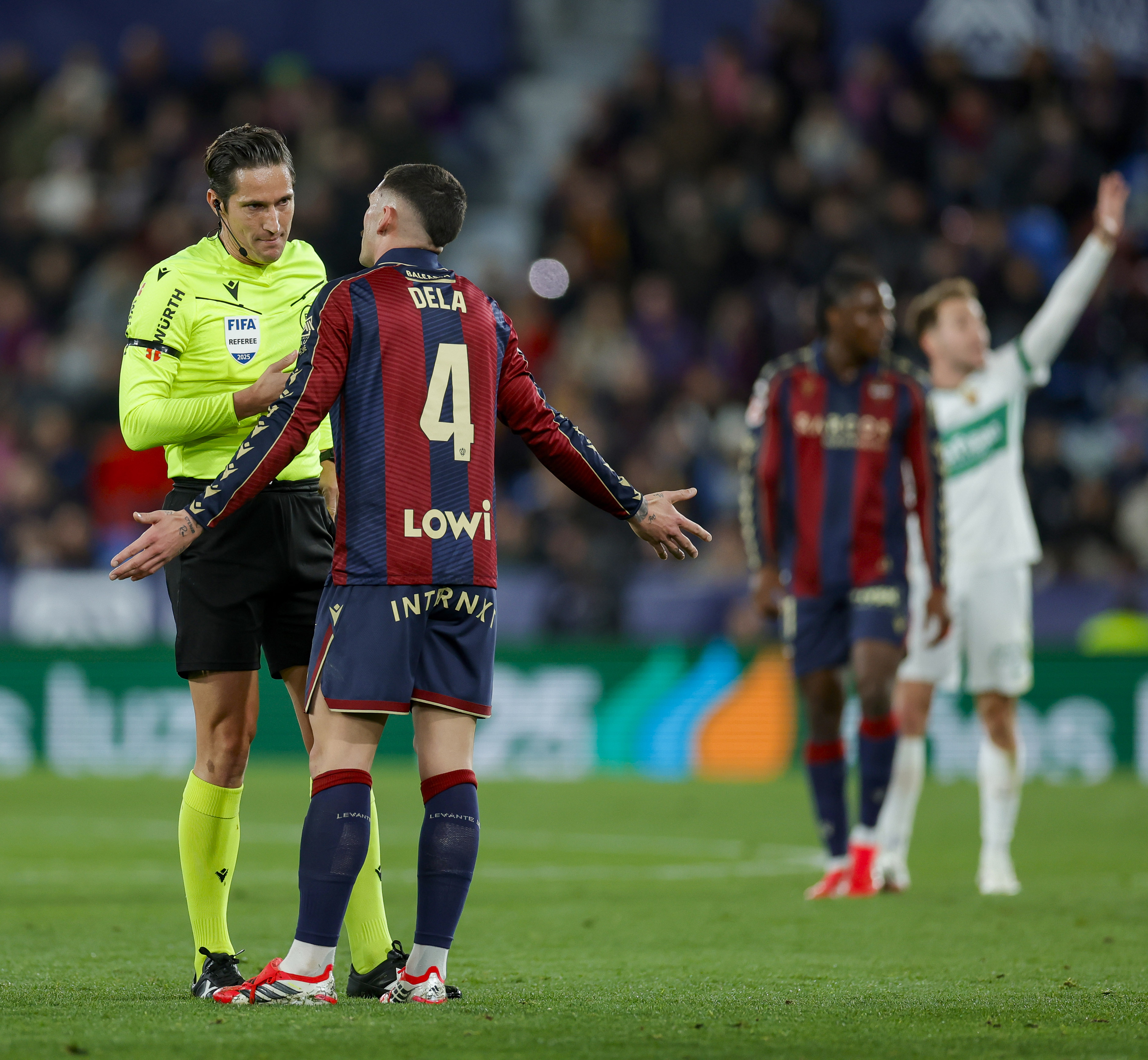 23/01/26 PARTIDP PRIMERA DIVISION JORNADA 21
LEVANTE - ELCHE
ARBITRO MUNUERA MONTERO ADRIAN DE LA FUENTE PROTESTAS
