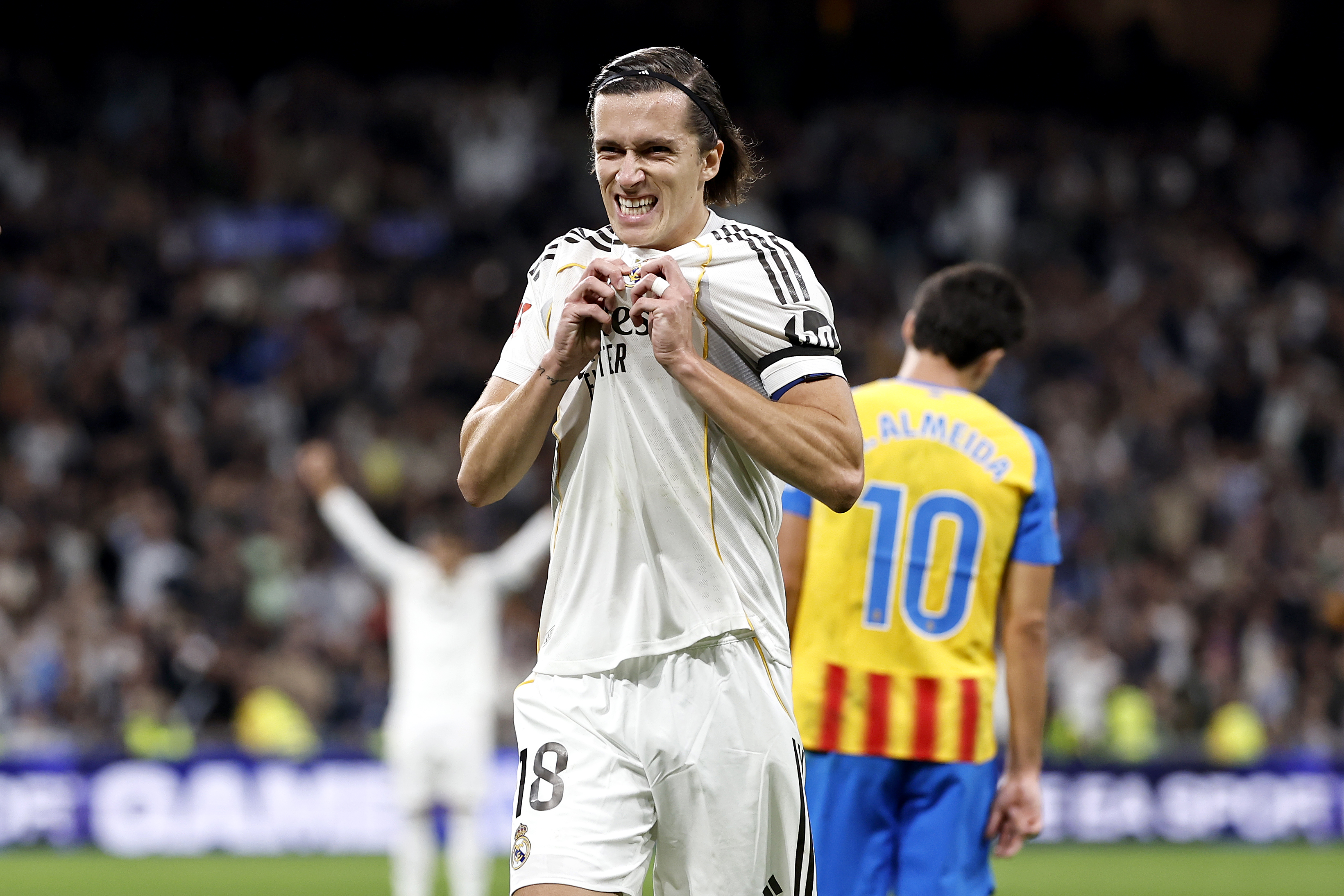 01/11/25 PARTIDO PRIMERA DIVISION 
REAL MADRID - VALENCIA 
ALEGRIA GOL 4-0 ALVARO CARRERAS 