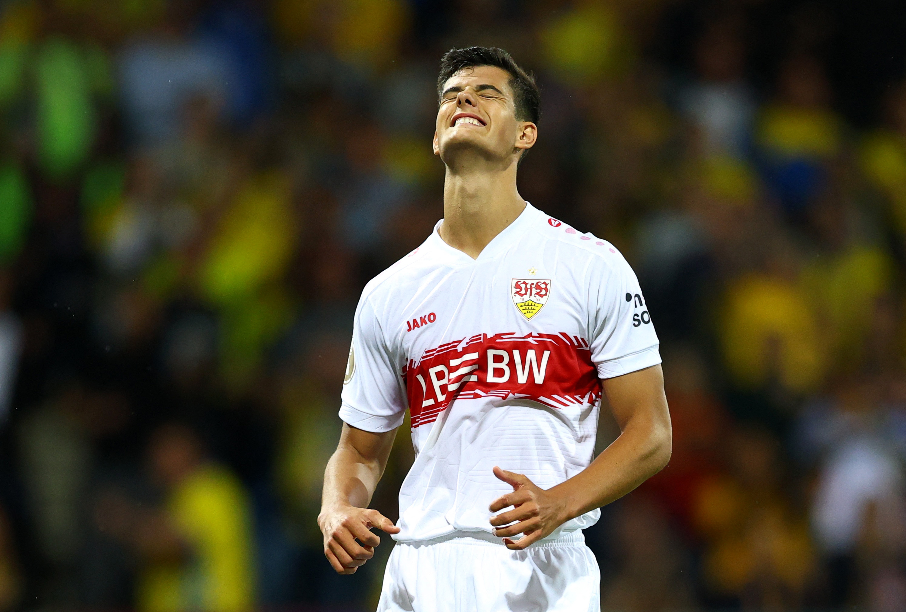 Soccer Football - DFB Cup - First Round - Eintracht Braunschweig v VfB Stuttgart - Eintracht-Stadion, Braunschweig, Germany - August 26, 2025 VfB Stuttgart's Chema Andres looks dejected after missing a penalty during the shootout REUTERS/Lisi Niesner DFB REGULATIONS PROHIBIT ANY USE OF PHOTOGRAPHS AS IMAGE SEQUENCES AND/OR QUASI-VIDEO.