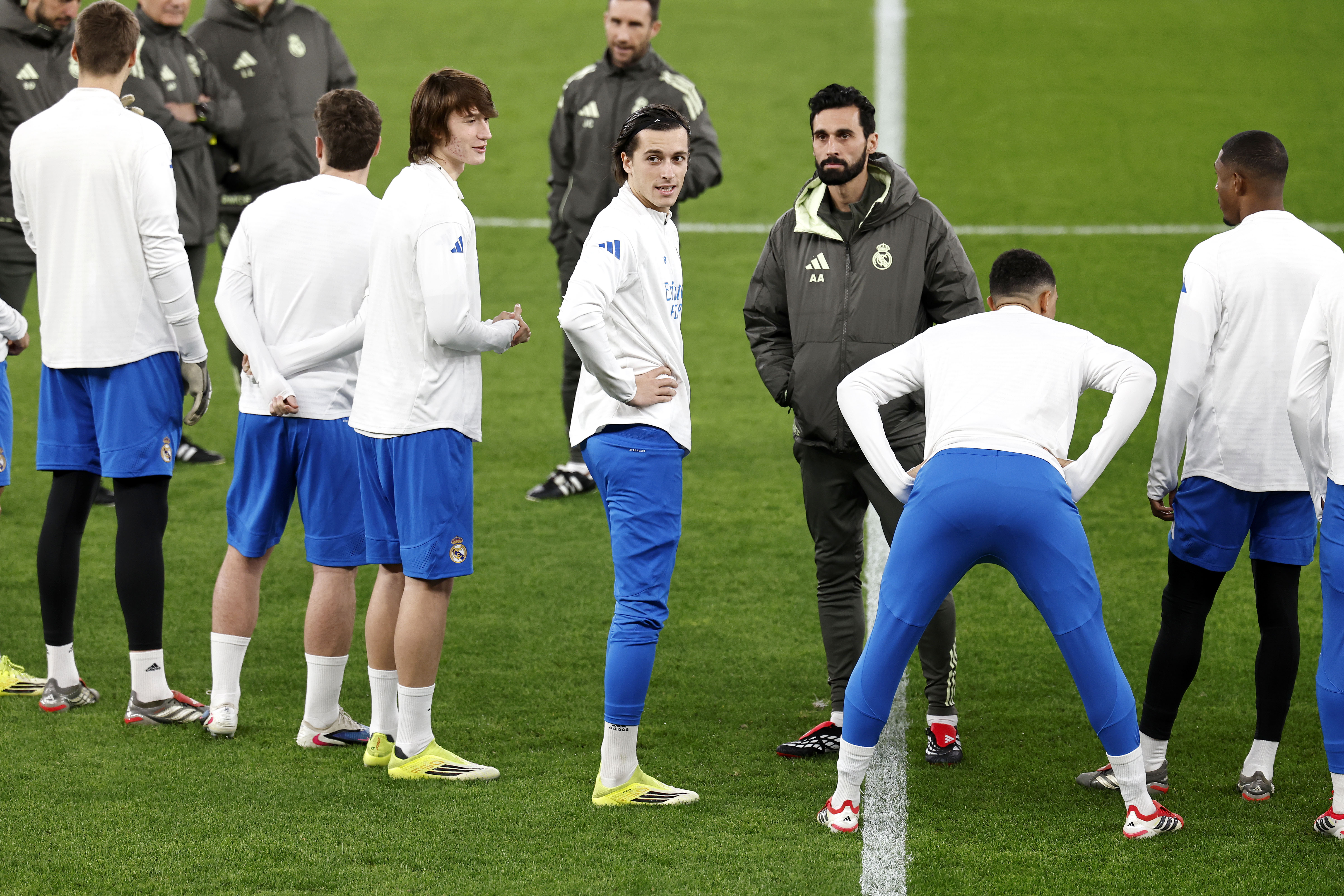 16/02/26 PREVIA CHAMPIONS LEAGUE
DIECISEISAVOS IDA ENTRENAMIENTO
BENFICA - REAL MADRID
JOAN MARTINEZ ALVARO CARRERAS ALVARO ARBELOA