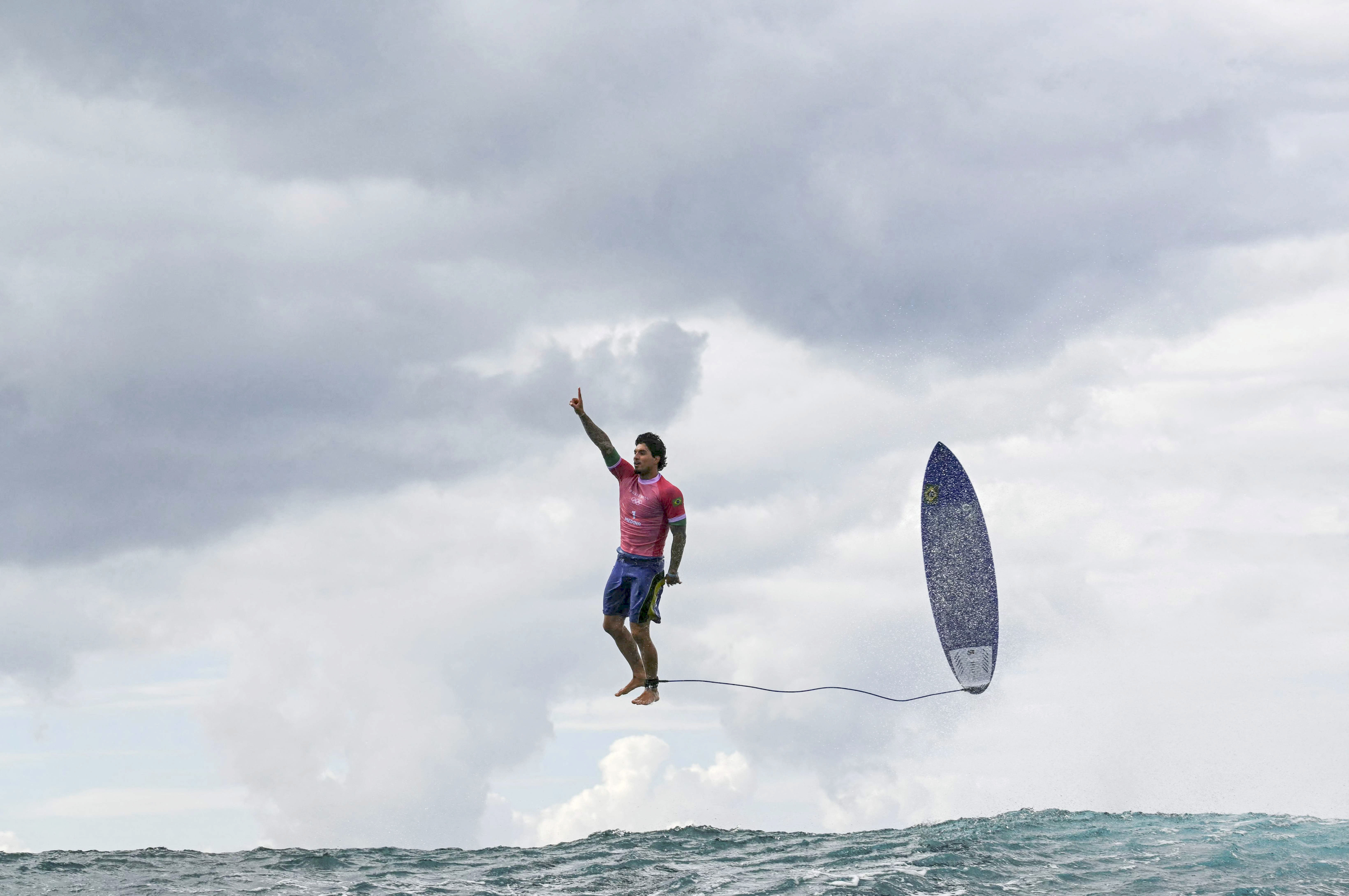 Gabriel Medina with one of the best Olympic Games photos. 