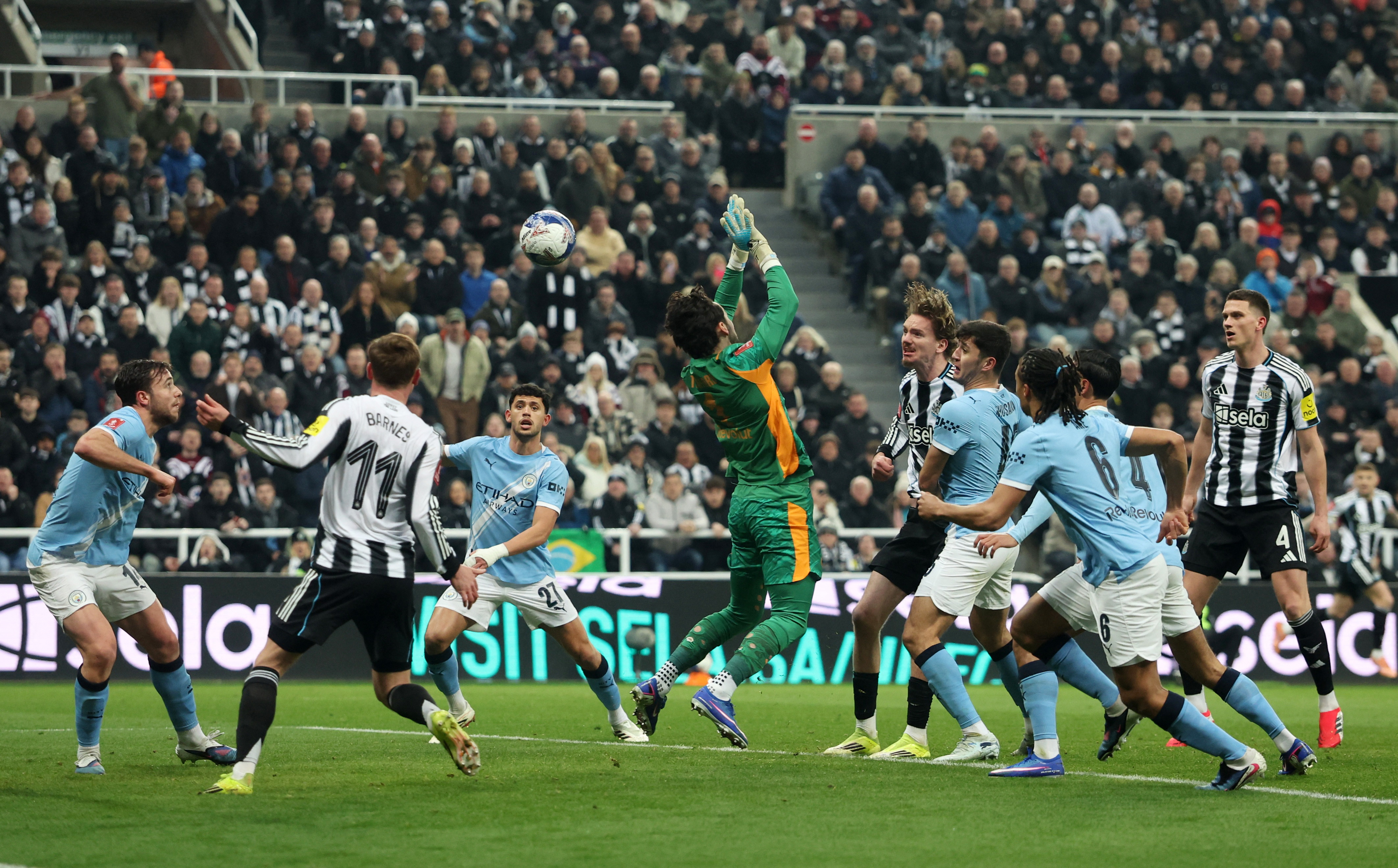 Soccer Football - FA Cup - Fifth Round - Newcastle United v Manchester City - St James' Park, Newcastle, Britain - March 7, 2026 Newcastle United's Nick Woltemade heads at goal REUTERS/Scott Heppell