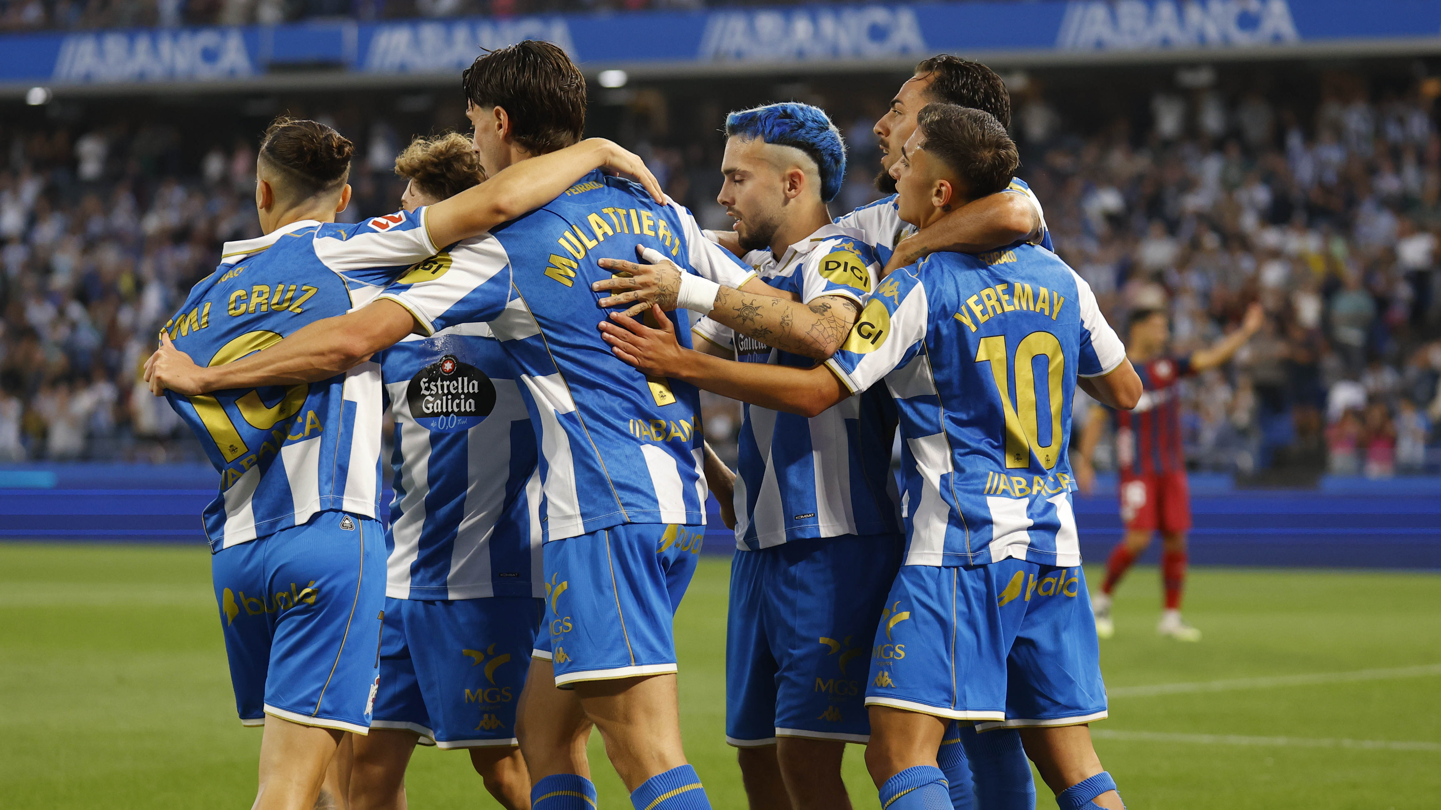 Mella y un Deportivo arrollador regalan el liderato a Riazor