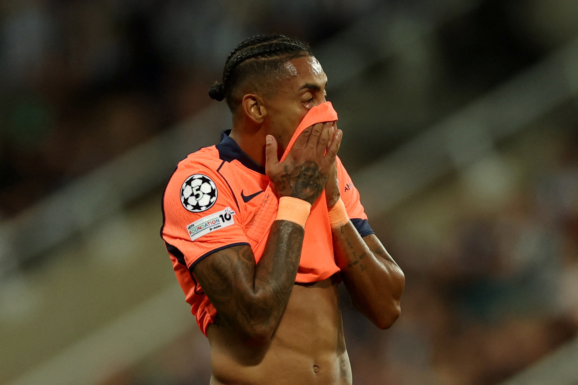 Soccer Football - UEFA Champions League - Newcastle United v FC Barcelona - St James' Park, Newcastle, Britain - September 18, 2025 FC Barcelona's Raphinha reacts Action Images via Reuters/Lee Smith