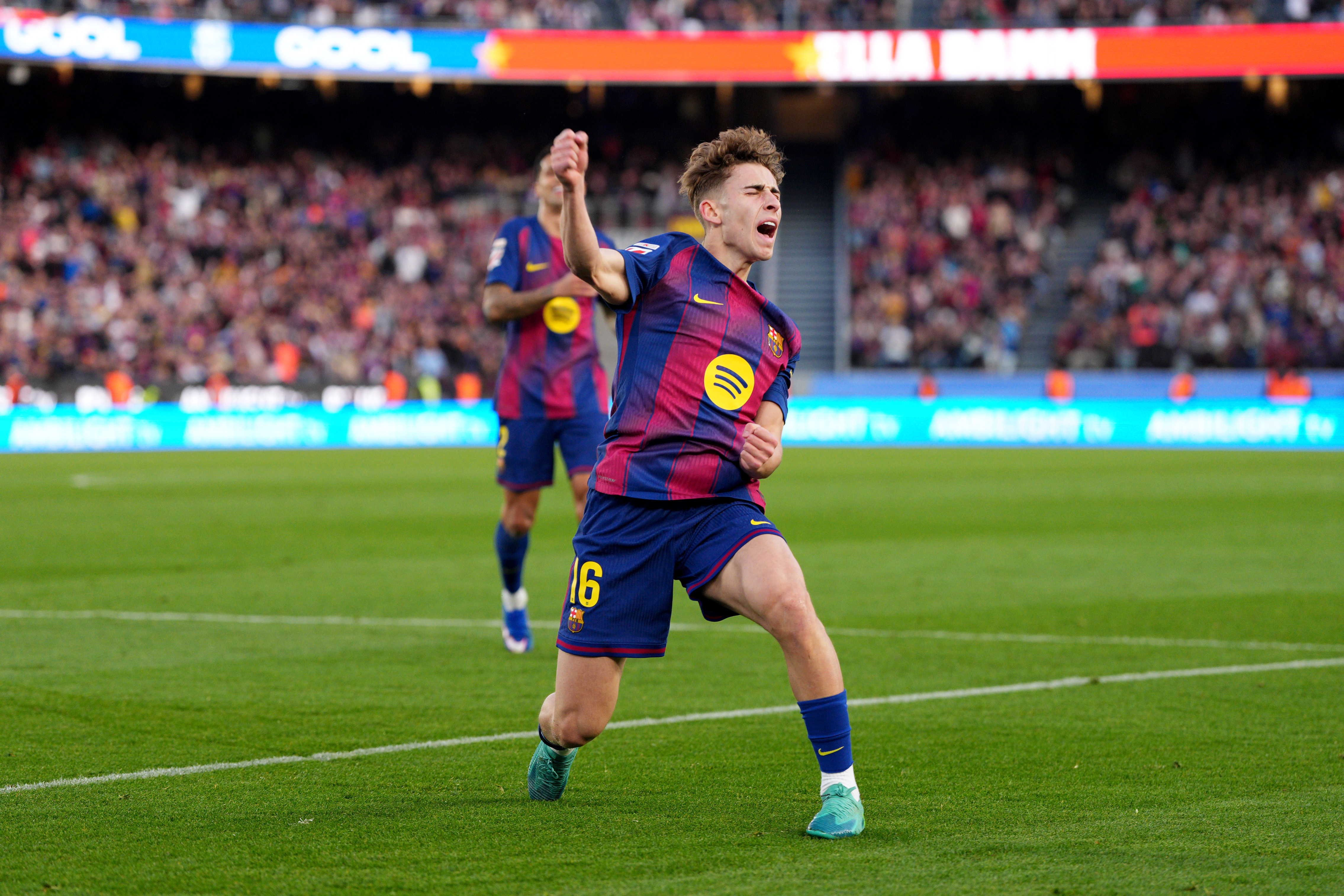 Lamine forzó el córner con un intento de regate imposible y el Barça lo sacó en corto para el latigazo con la zurda de Fermín.