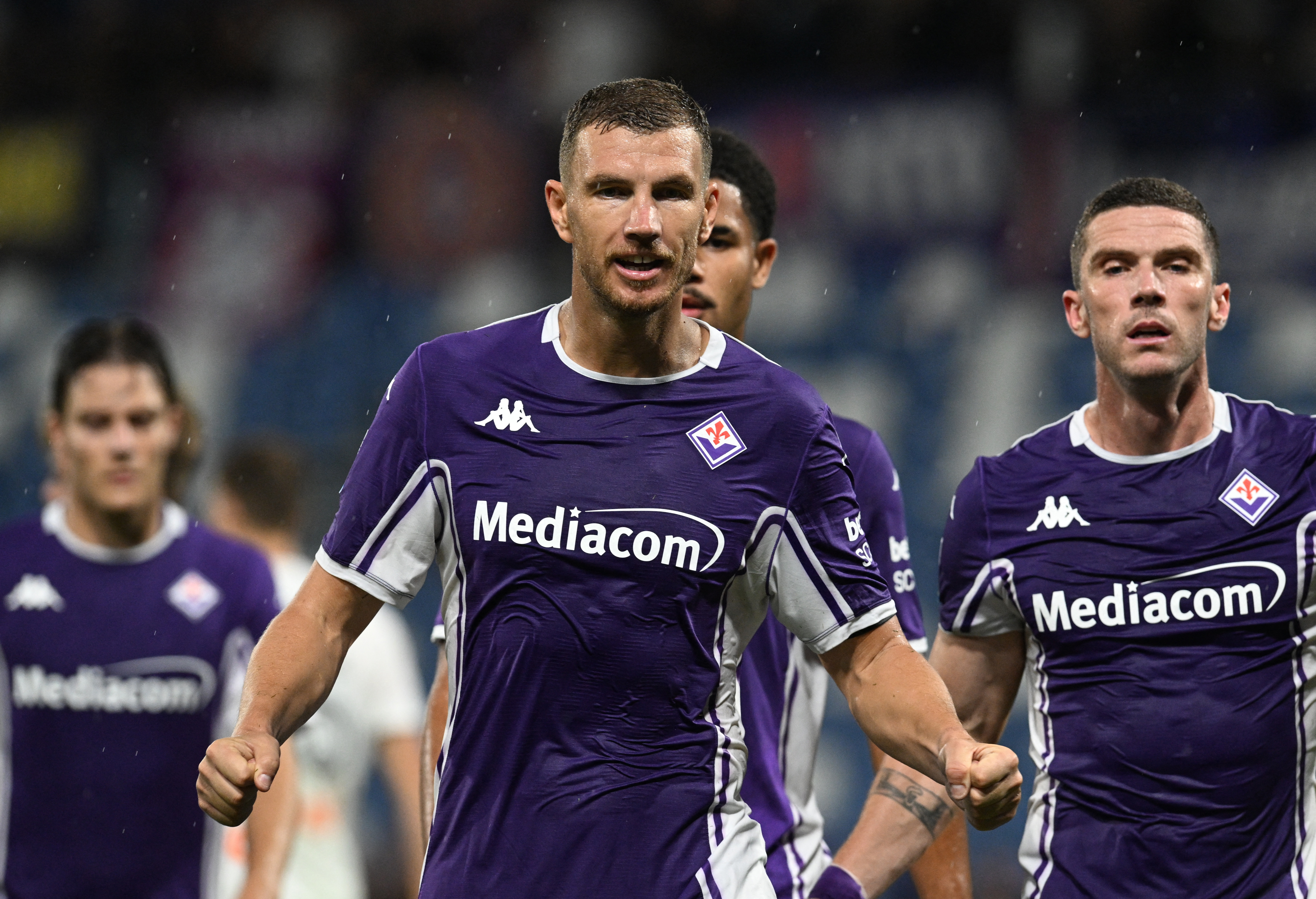 Soccer Football - UEFA Conference League - Play Off - Second Leg - Fiorentina v FC Polissya Zhytomyr - Mapei Stadium - Citta del Tricolore, Reggio Emilia, Italy - August 28, 2025 Fiorentina's Edin Dzeko celebrates scoring their third goal REUTERS/Jennifer Lorenzini