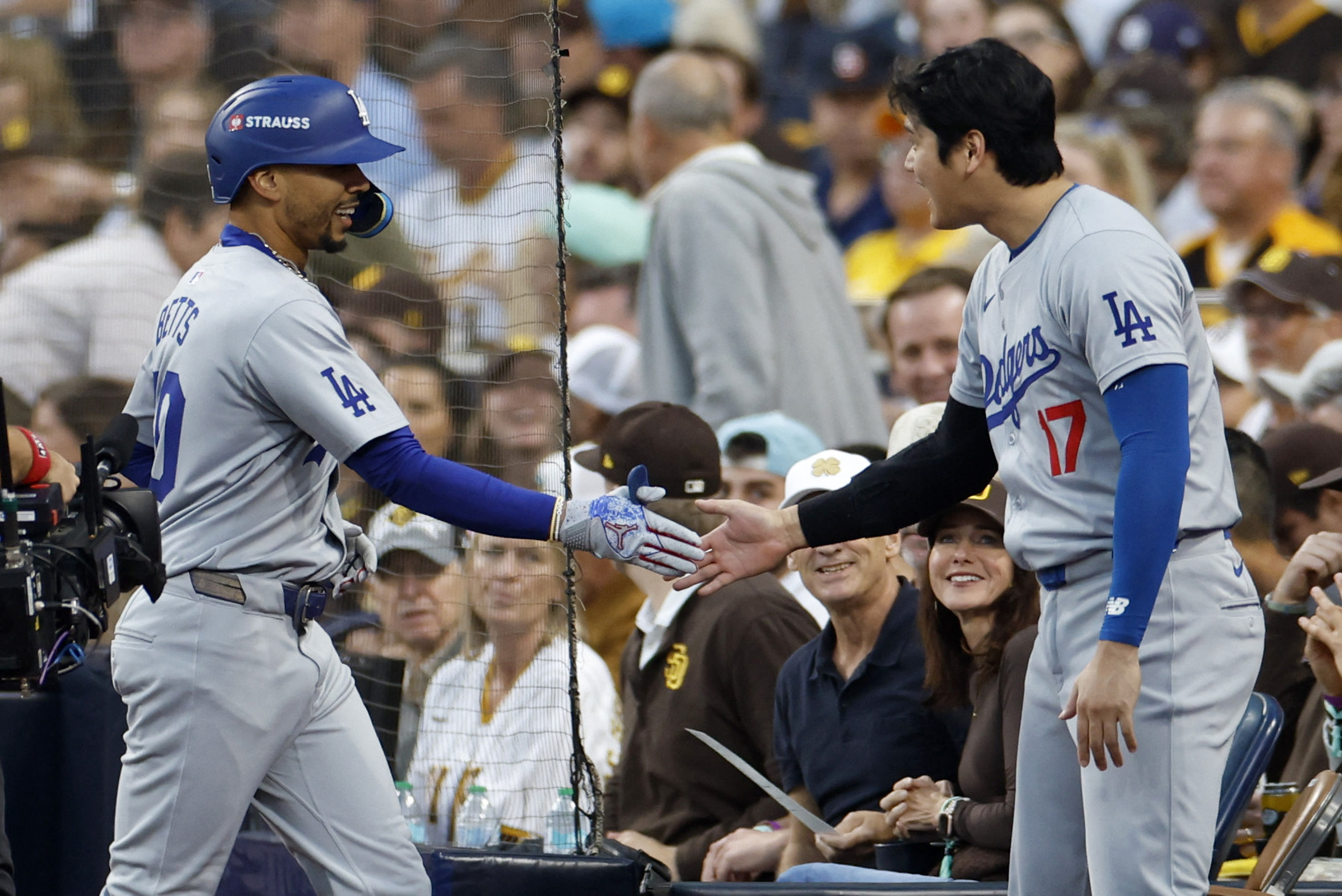 Los Angeles Dodgers estaban obligados a ganar en el Juego 4 de la NLDS contra San Diego Padres y las estrellas del equipo ayudaron al manager de 52 años.