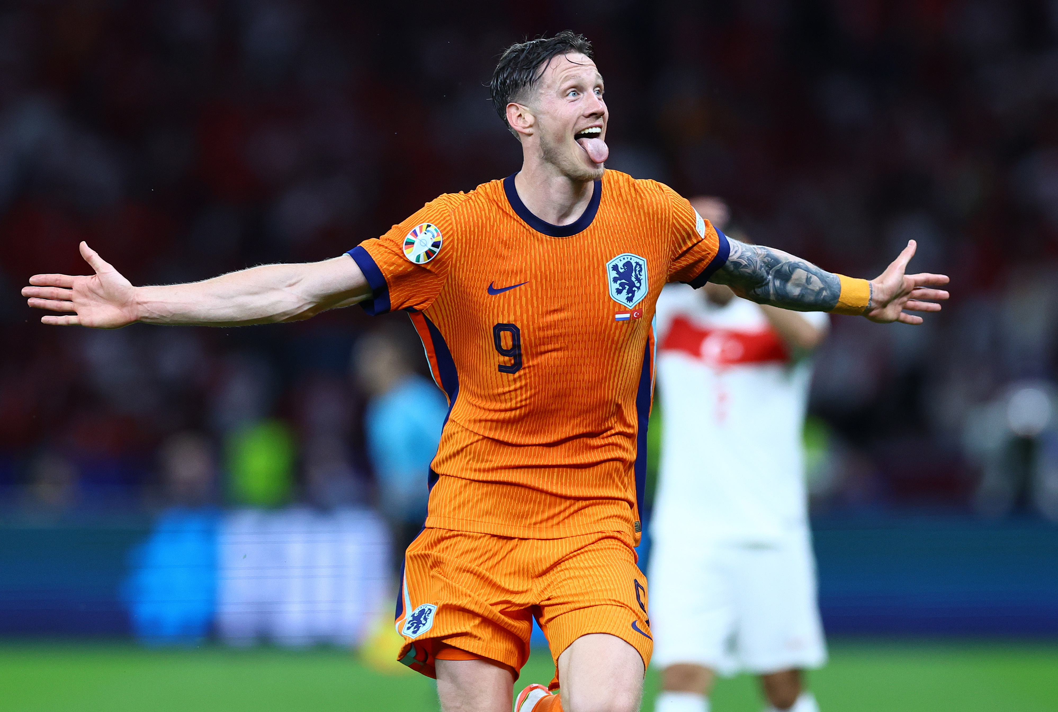 Berlin (Germany), 06/07/2024.- Wout Weghorst of Netherlands celebrates winning the UEFA EURO 2024 quarter-finals soccer match between Netherlands and Turkey, in Berlin, Germany, 06 July 2024. (Alemania, Países Bajos; Holanda, Turquía) EFE/EPA/FILIP SINGER
