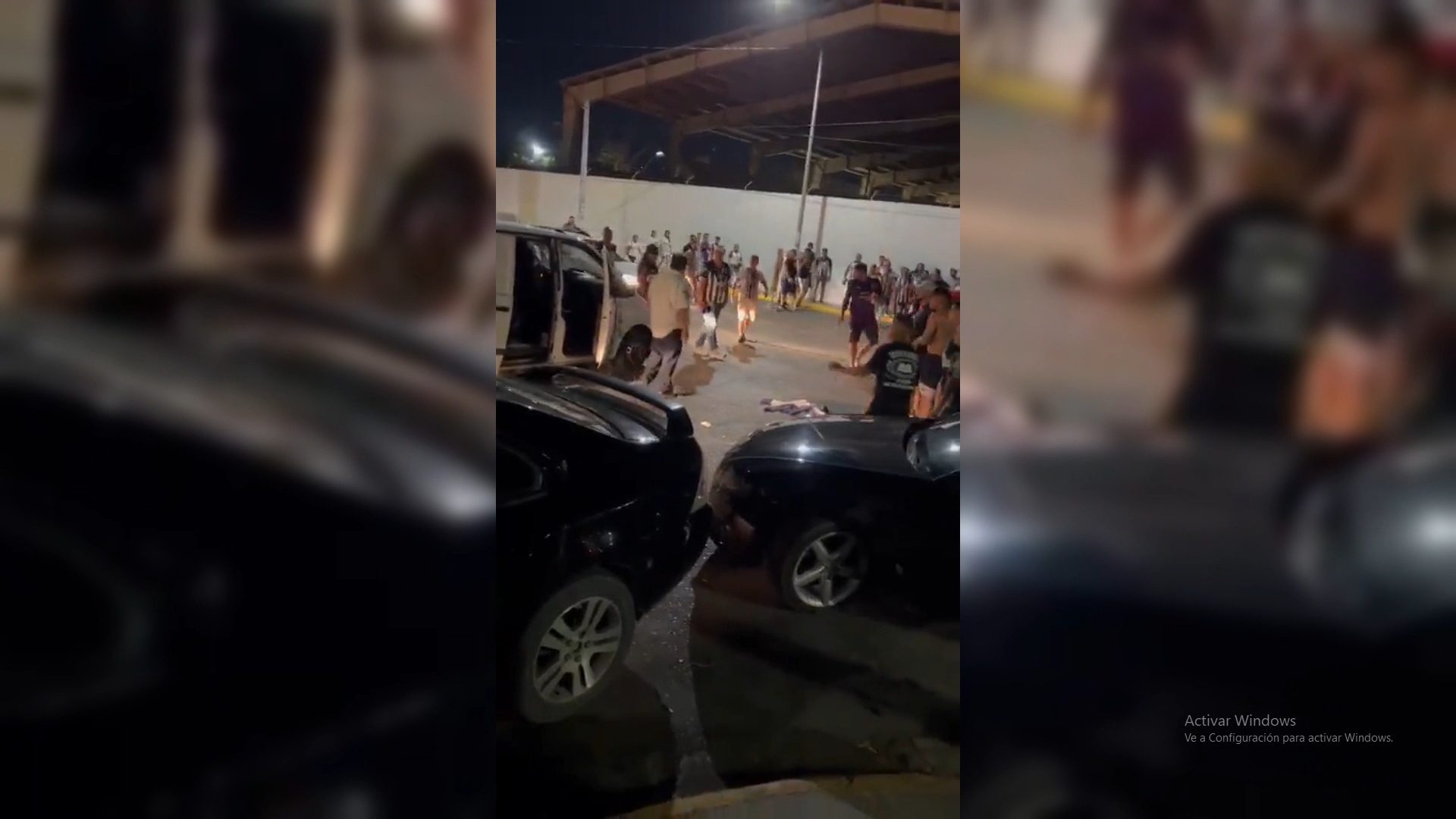 Vídeo: La brutal golpiza de aficionados de Monterrey a un grupo de paramédicos