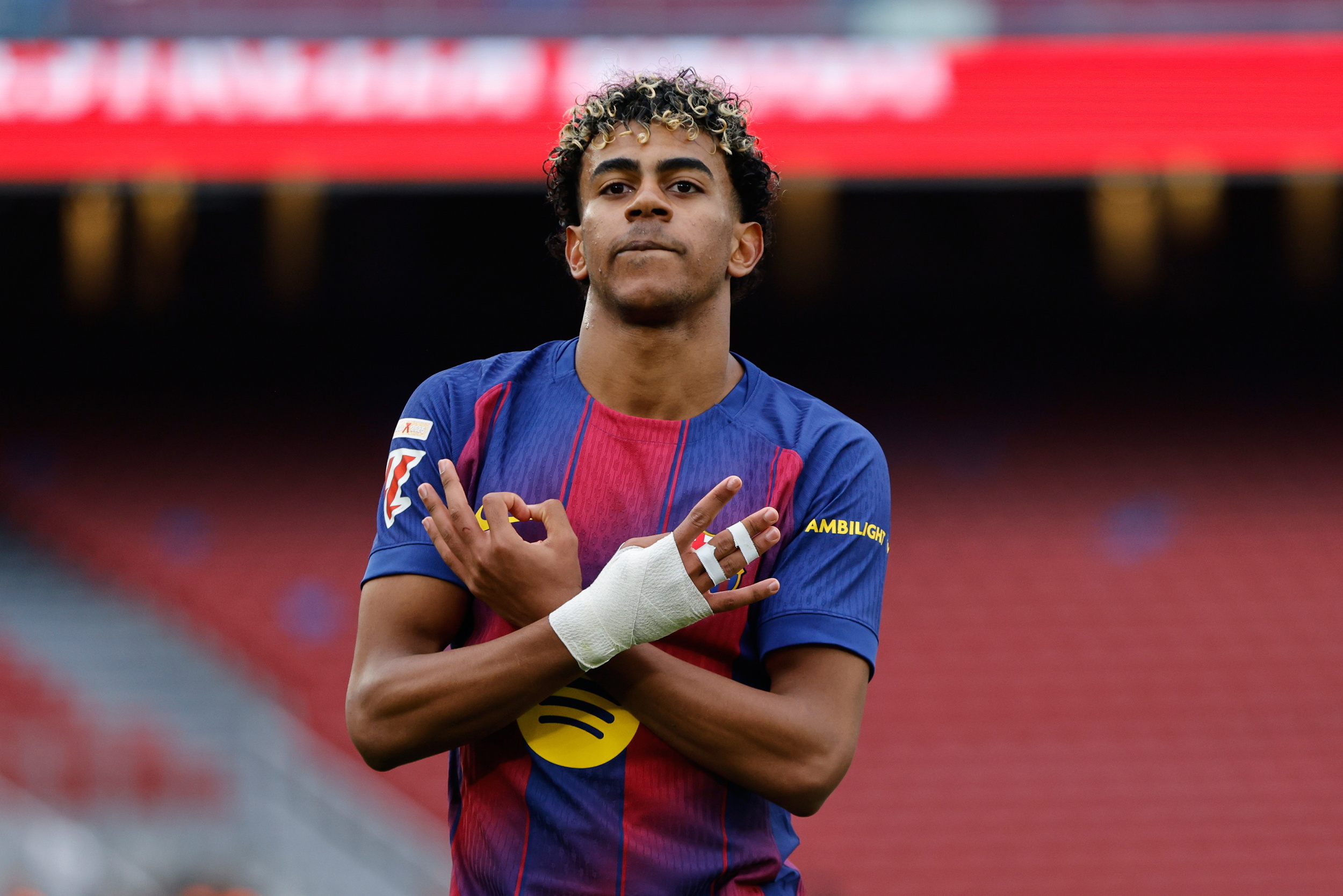 Barcelona's Lamine Yamal celebrates scoring his side's 2nd goal during the Spanish La Liga soccer match between Barcelona and Villareal in Barcelona, Spain, Saturday, Feb. 28, 2026. (AP Photo/Joan Monfort)
