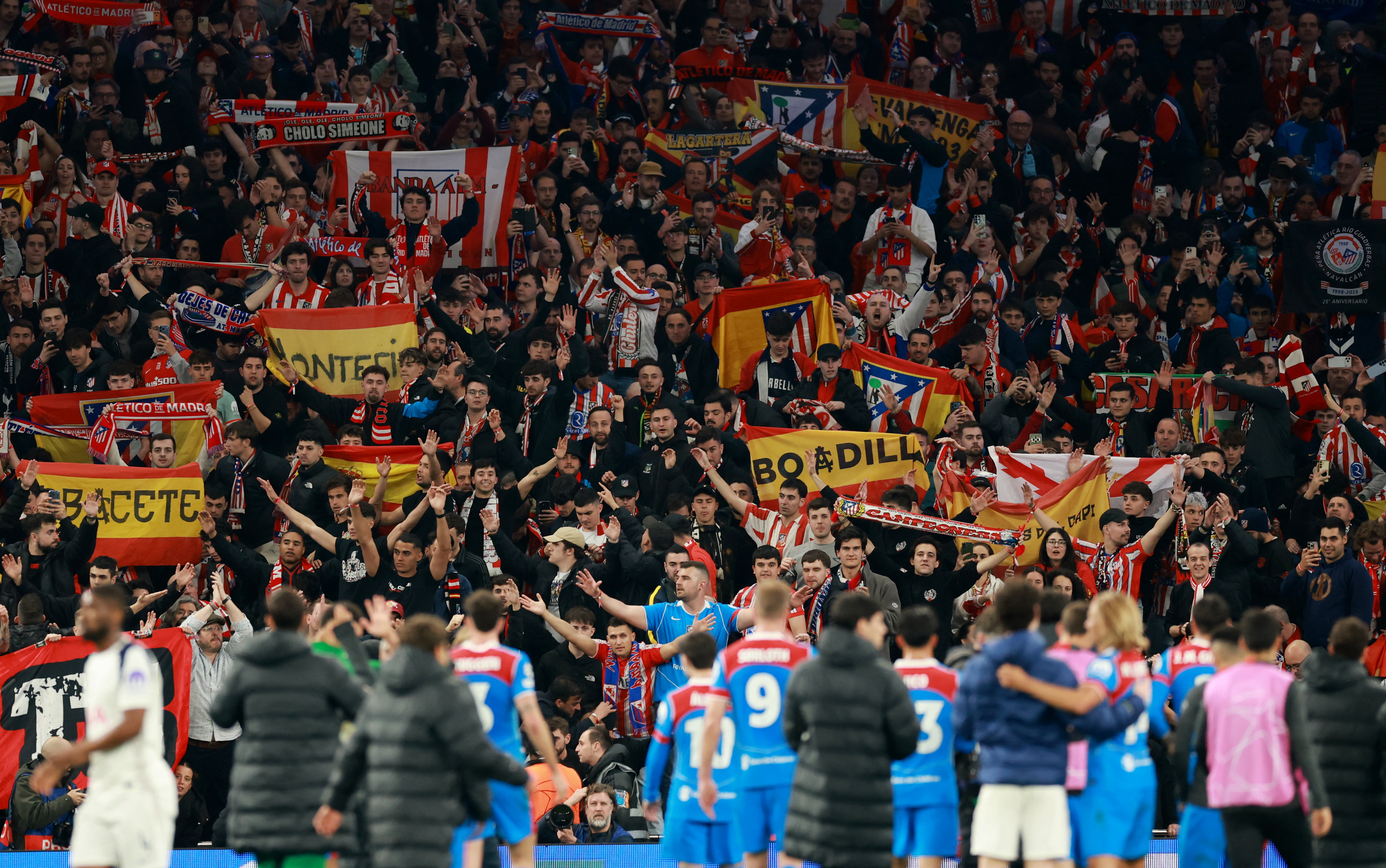 Soccer Football - UEFA Champions League - Round 16 - Second Leg - Tottenham Hotspur v Atletico Madrid - Tottenham Hotspur Stadium, London, Britain - March 18, 2026 Atletico Madrid players celebrate with fans after the match Action Images via Reuters/Paul Childs
