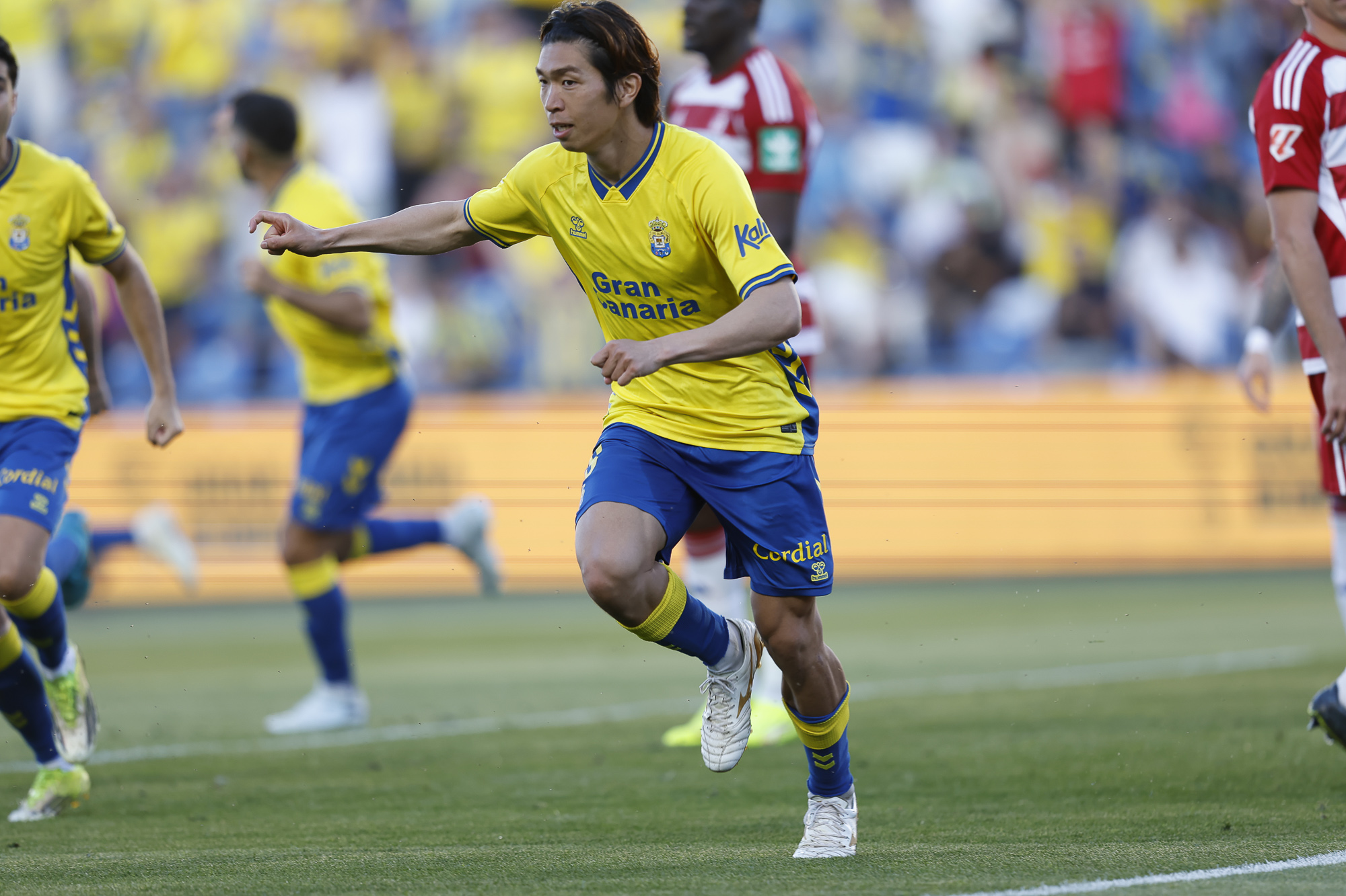 Miyashiro y Cristian funden la resistencia del Granada