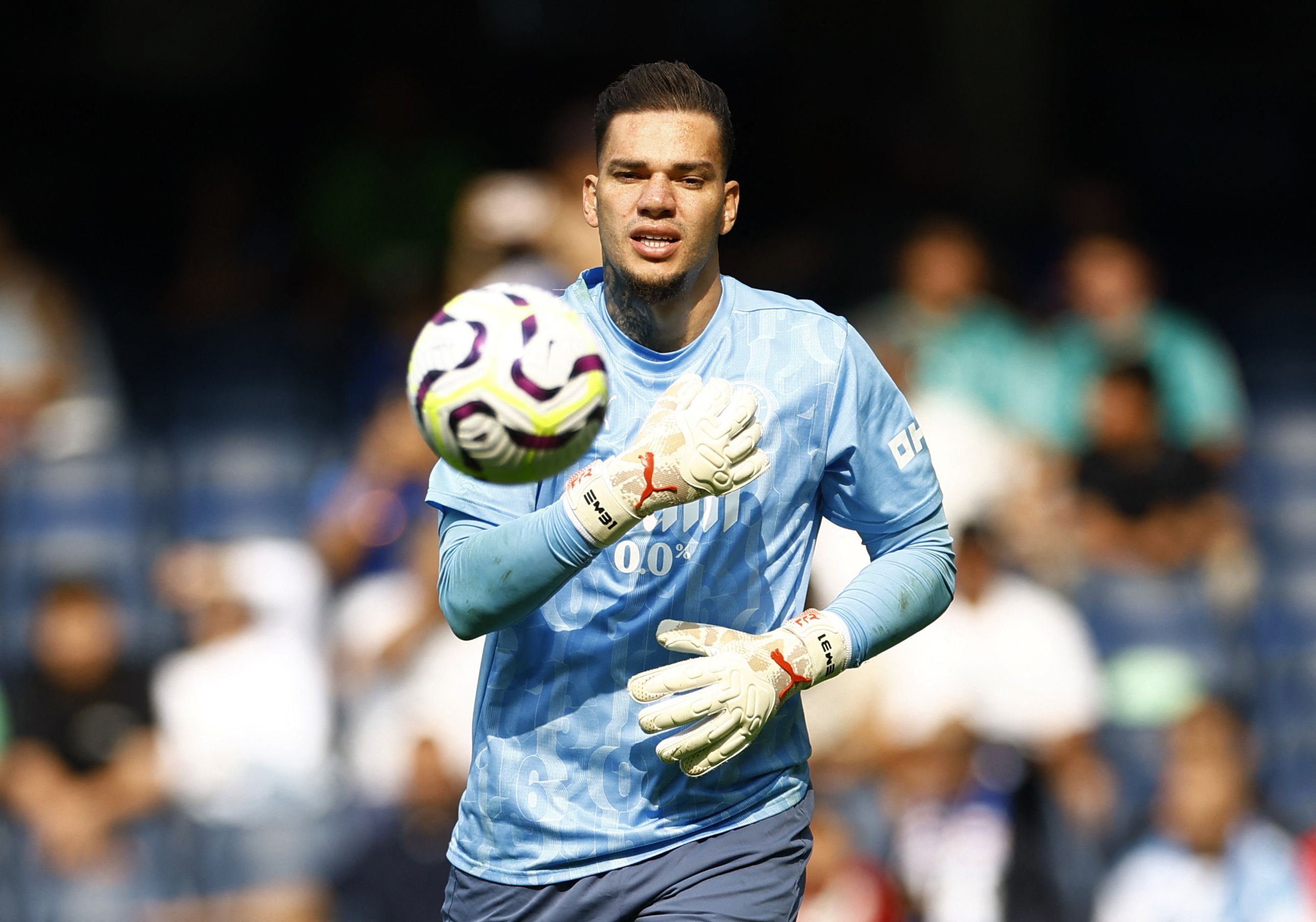 Soccer Football - Premier League - Chelsea v Manchester City - Stamford Bridge, London, Britain - August 18, 2024 Manchester City's Ederson during the warm up before the match Action Images via Reuters/Peter Cziborra EDITORIAL USE ONLY. NO USE WITH UNAUTHORIZED AUDIO, VIDEO, DATA, FIXTURE LISTS, CLUB/LEAGUE LOGOS OR 'LIVE' SERVICES. ONLINE IN-MATCH USE LIMITED TO 120 IMAGES, NO VIDEO EMULATION. NO USE IN BETTING, GAMES OR SINGLE CLUB/LEAGUE/PLAYER PUBLICATIONS. PLEASE CONTACT YOUR ACCOUNT REPRESENTATIVE FOR FURTHER DETAILS..