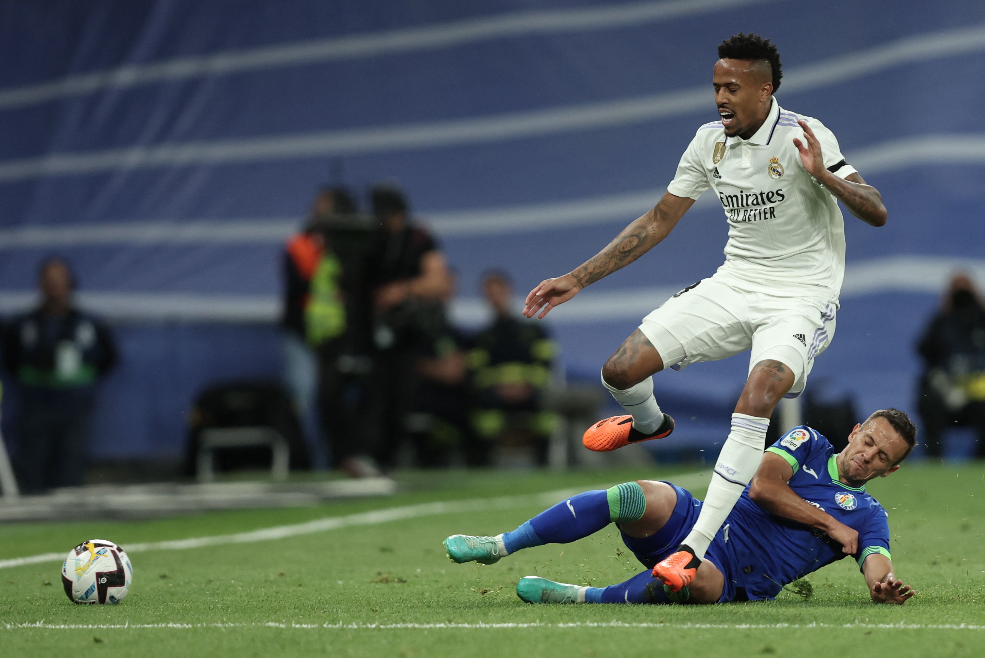 Real Madrid's Eder Militao heads the ball during the Champions League  semifinal second leg soccer match between Manchester City and Real Madrid  at Etihad stadium in Manchester, England, Wednesday, May 17, 2023. (