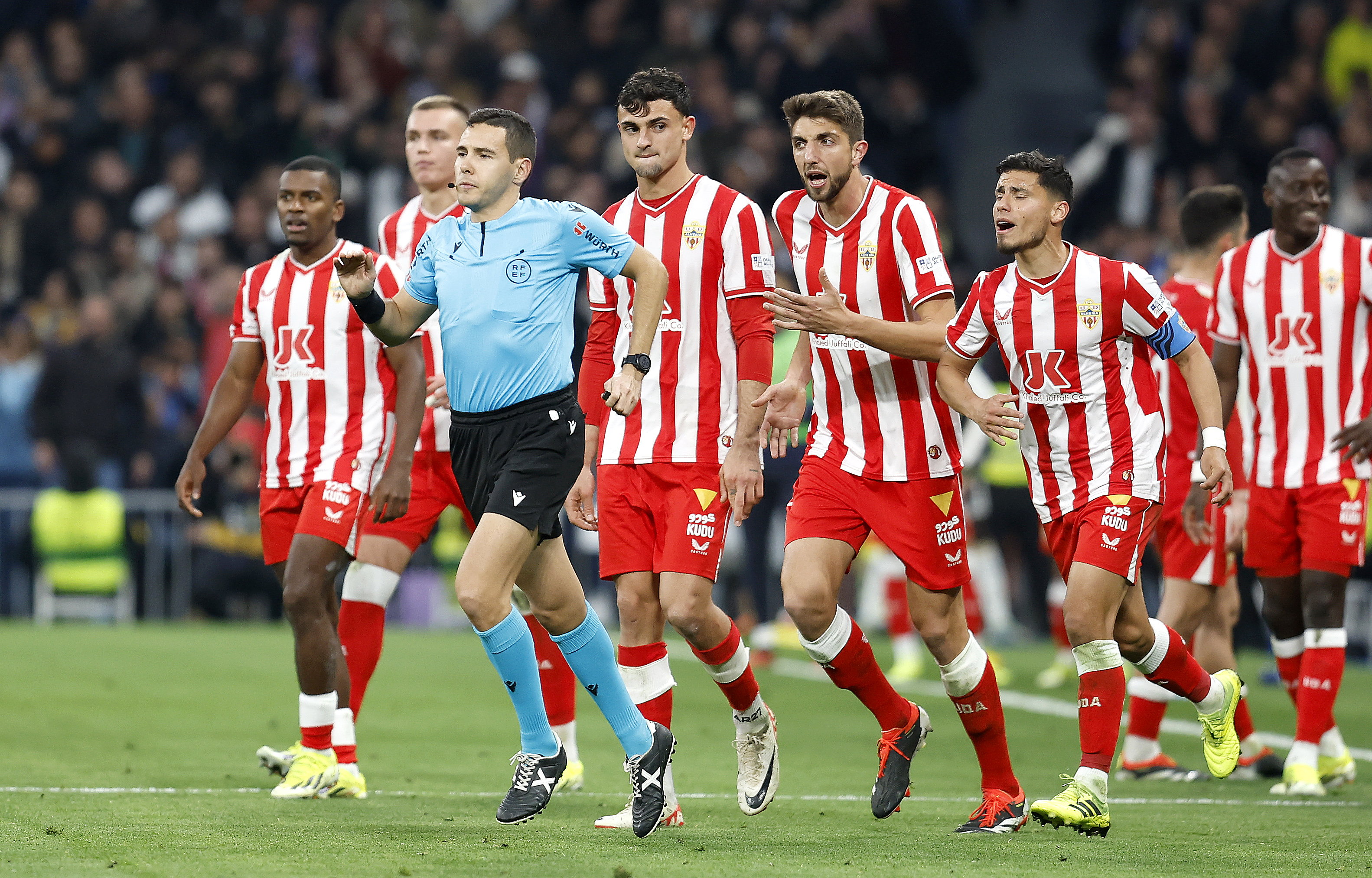 21/01/24 PARTIDO PRIMERA DIVISION 
REAL MADRID - ALMERIA 
REVISION VAR HERNANDEZ MAESO ARBITRO PENALTI MANO PROTESTAS 