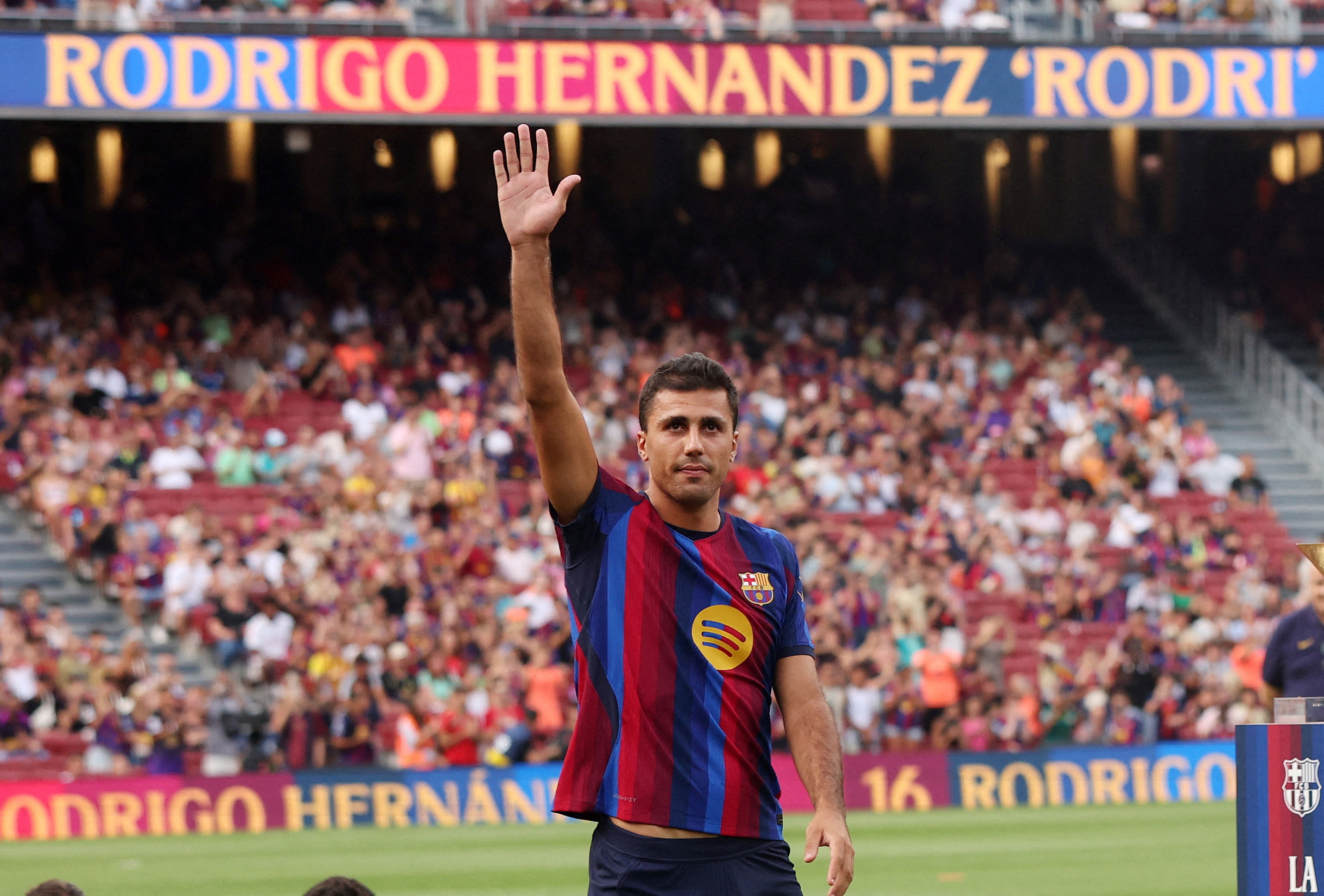 FILE PHOTO: Soccer Football - Pre Season Friendly - FC Barcelona v Al Ahly - Spotify Camp Nou, Barcelona, Spain - August 19, 2026 FC Barcelona's Rodri is introduced in front of fans before the match REUTERS/Bruna Casas/File Photo