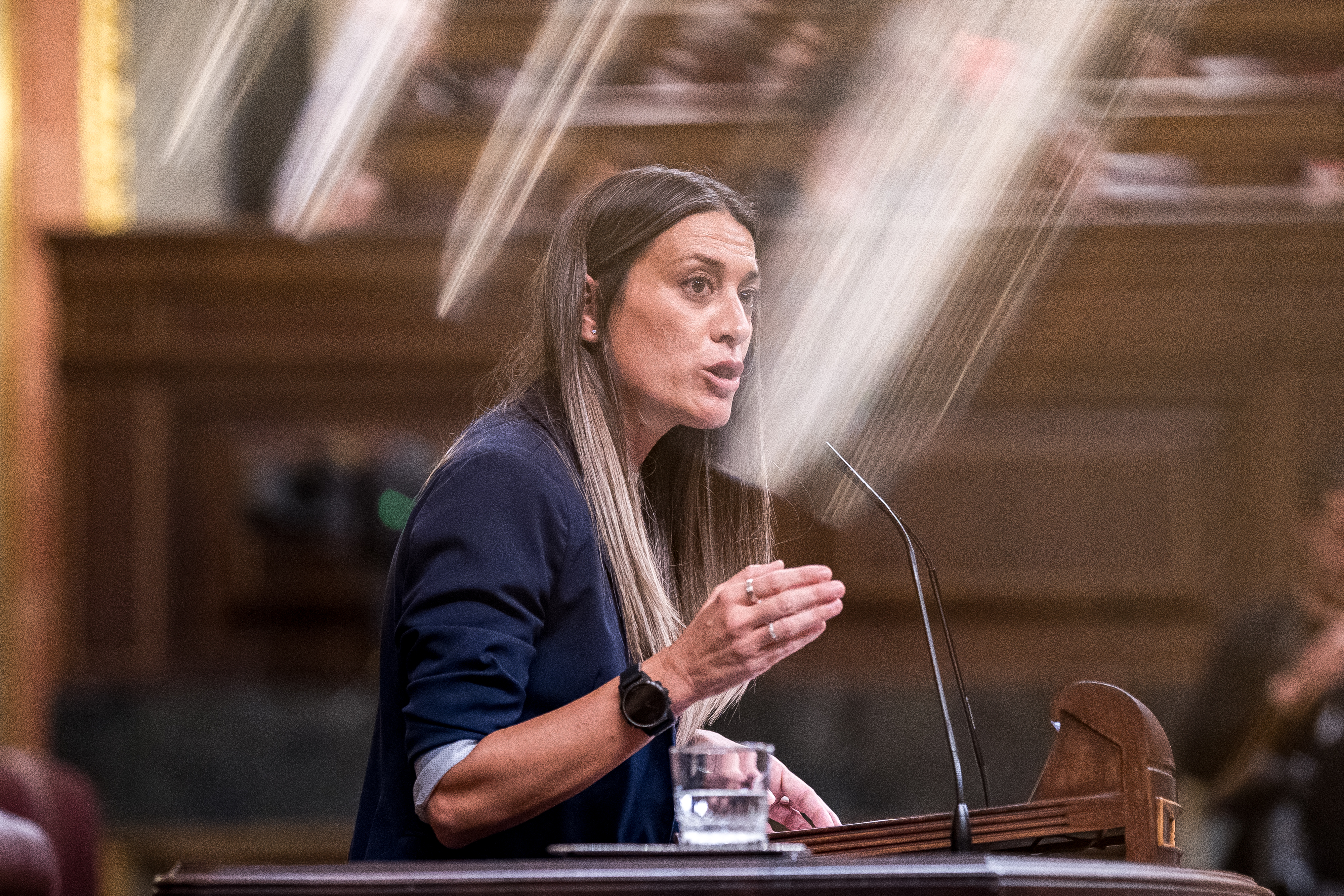 25 AÑOS DESPUÉS VUELVE UNA MUJER A PRESIDIR EL CONGRESO