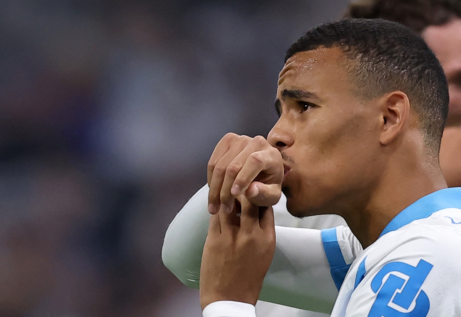Greenwood celebra un gol durante el partido de liga francesa contra el Lorient.