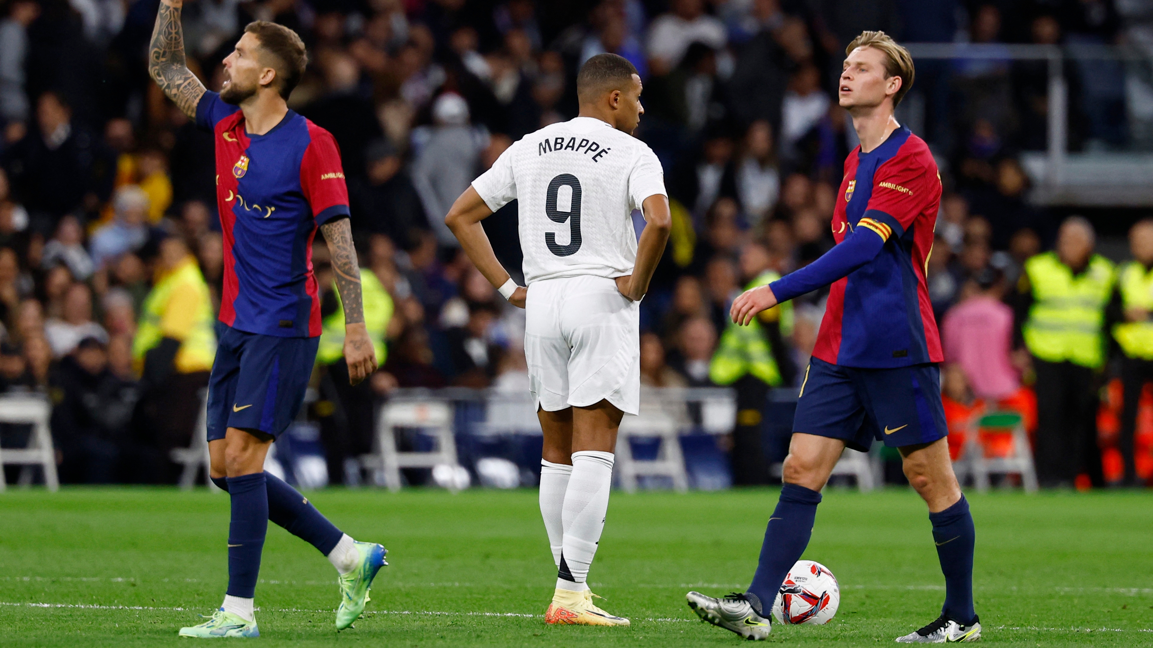 Soccer Football - LaLiga - Real Madrid v FC Barcelona - Santiago Bernabeu, Madrid, Spain - October 26, 2024 Real Madrid's Kylian Mbappe looks dejected afer FC Barcelona's Raphinha scores their fourth goal REUTERS/Susana Vera