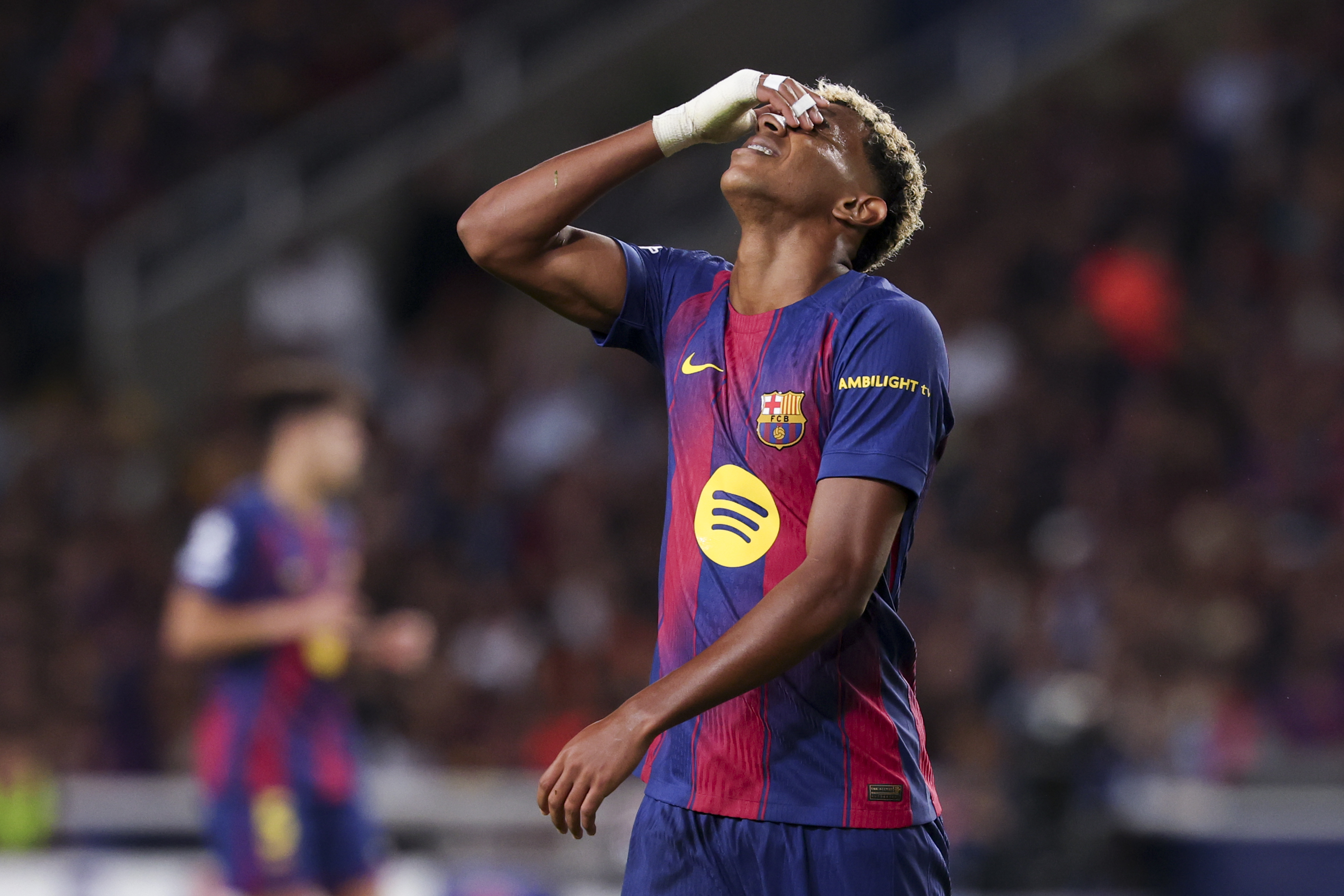 Lamine Yamal del FC Barcelona reacciona a una jugada durante el partido de la segunda jornada de la Fase de la UEFA Champions League 2025/26 entre el FC Barcelona y el Paris Saint-Germain.