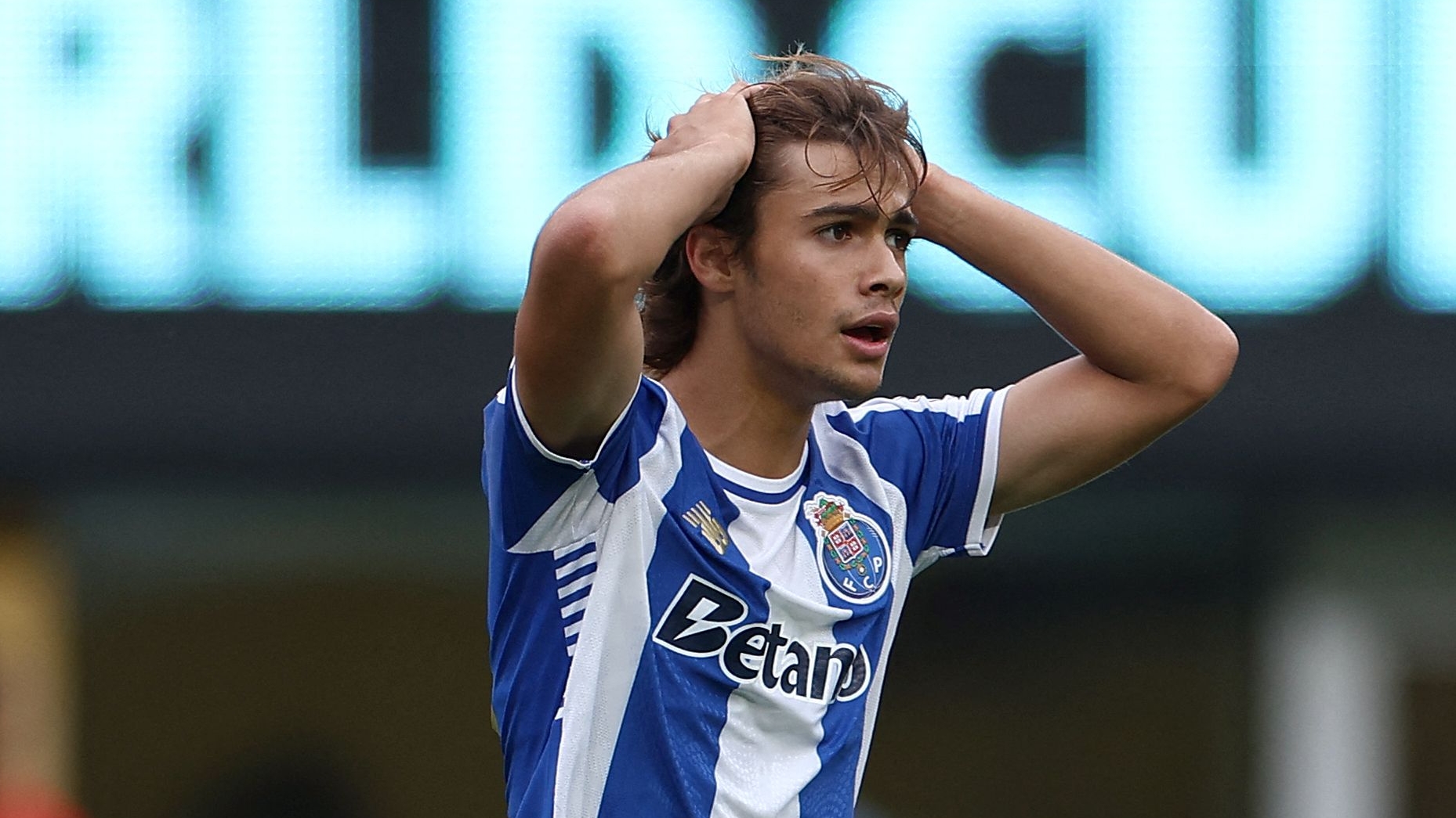 FC Porto's Portuguese midfielder #86 Rodrigo Mora reacts the Club World Cup 2025 Group A football match between Brazil's Palmeiras and Portugal's FC Porto at the MetLife stadium East Rutherford, New Jersey on June 15, 2025. (Photo by FRANCK FIFE / AFP)