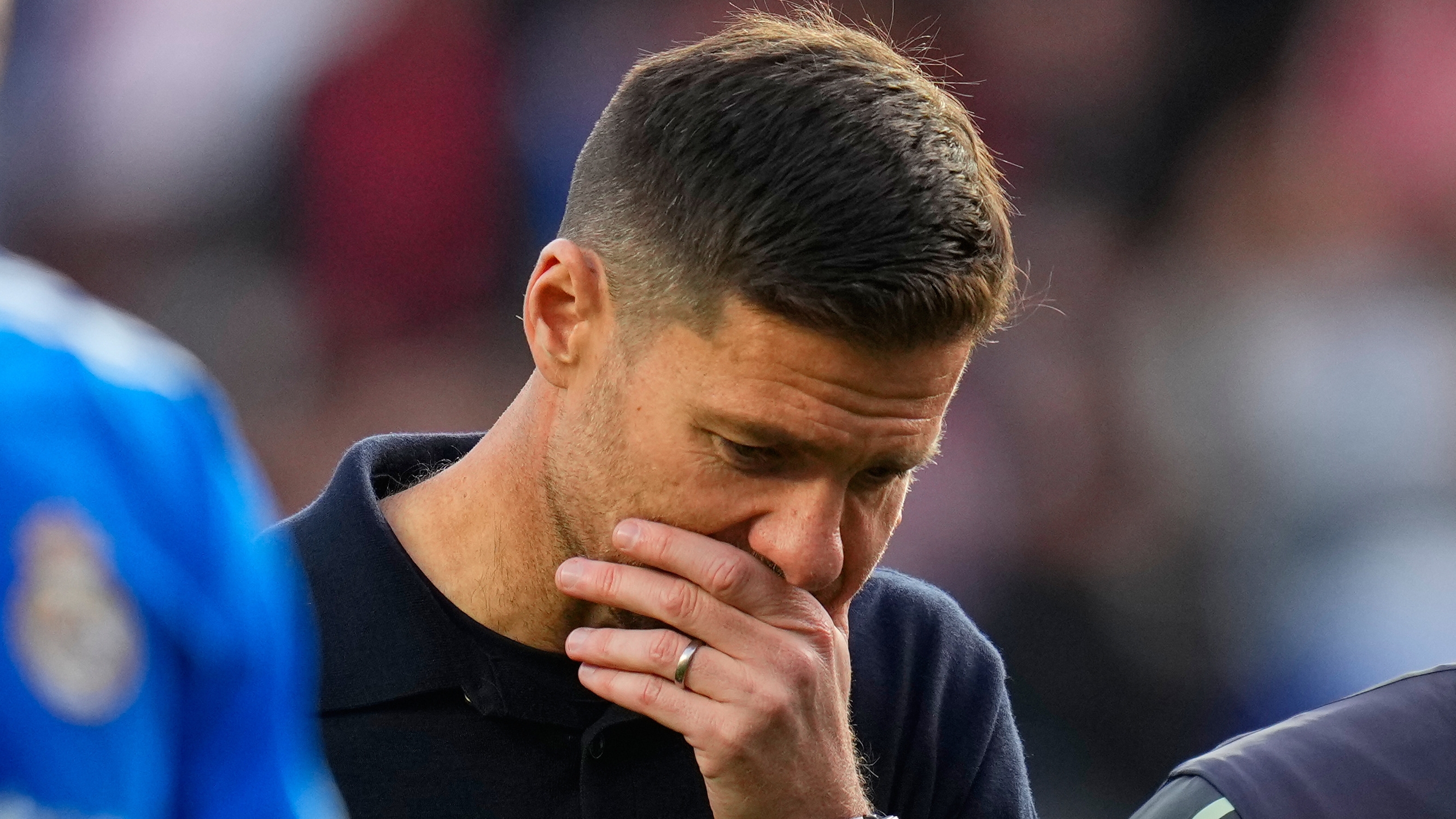 Real Madrid's head coach Xabi Alonso walks with the players during a Spanish La Liga soccer match between Rayo Vallecano and Real Madrid in Madrid, Spain, Sunday, Nov. 9, 2025. (AP Photo/Manu Fernandez)