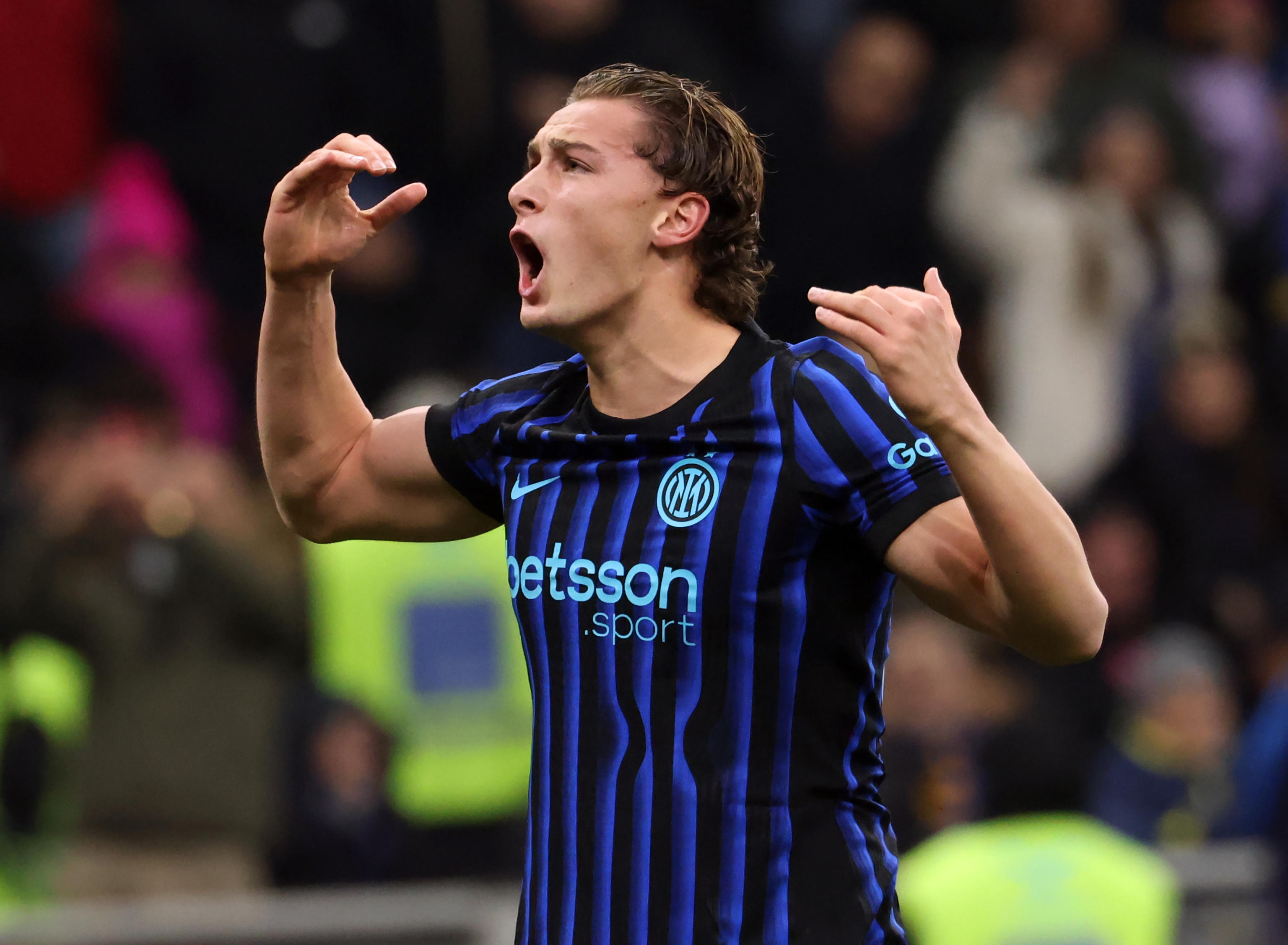 MILAN (Italy), 14/02/2026.- Inter Milan's Pio Esposito celebrates scoring the 2-1 goal during the Italian Serie A soccer match between Inter and Juventus at the Giuseppe Meazza stadium in Milan, Italy, 14 February 2026. (Italia) EFE/EPA/MATTEO BAZZI
