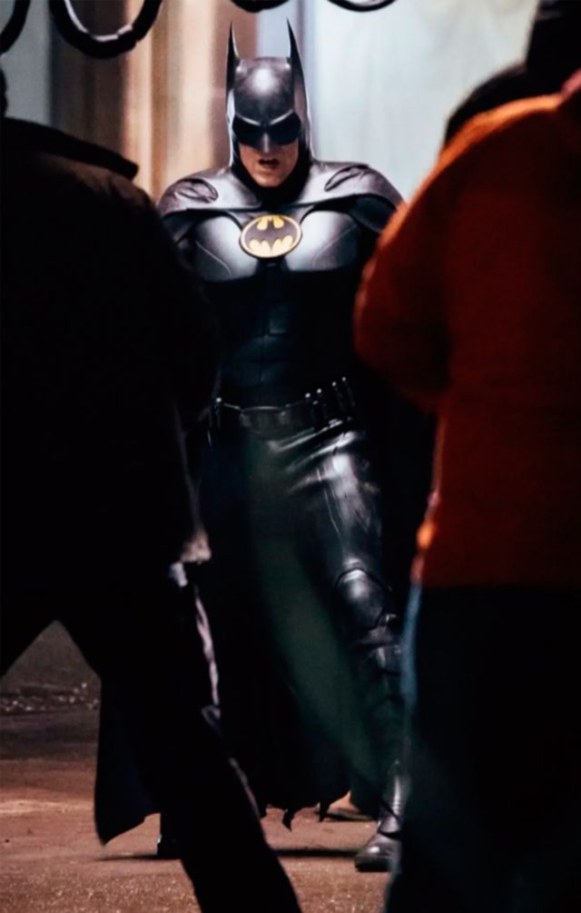 El traje de Batman de Michael Keaton a todo detalle en las nuevas fotos  filtradas de Batgirl - Meristation