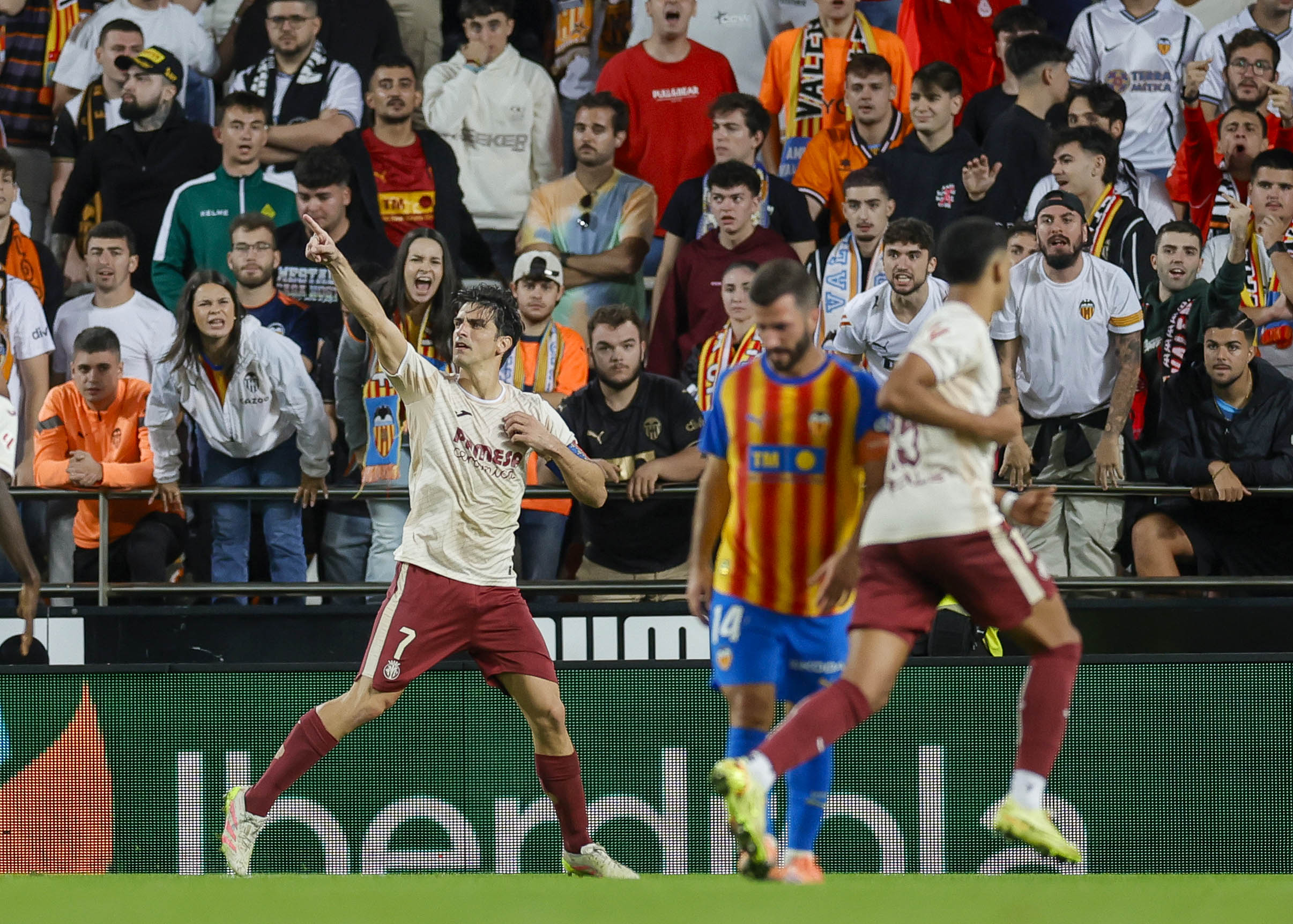 Gerard Moreno marca ante el Valencia su primer gol de la temporada. 25/10/2025