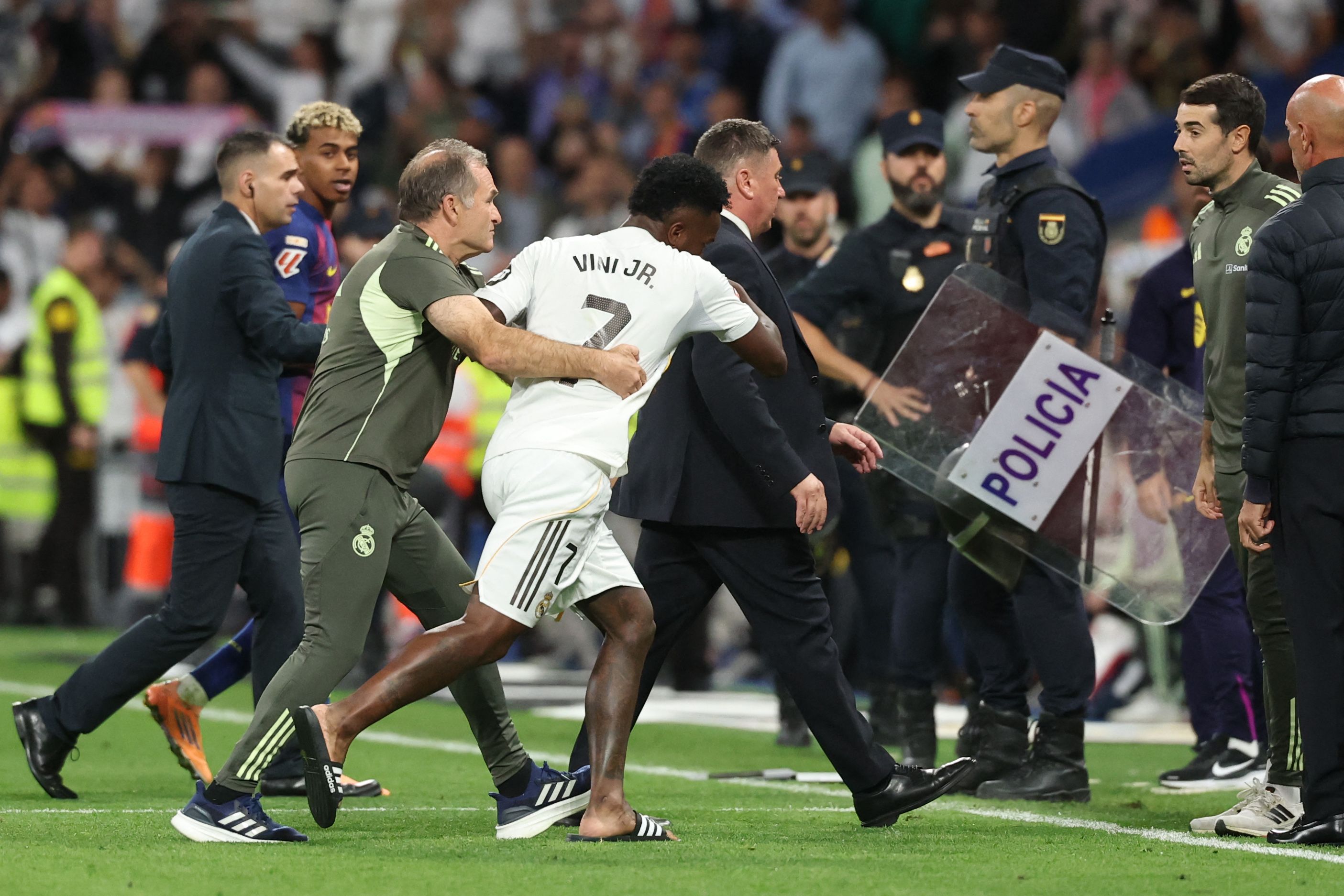 Real Madrid's Brazilian forward #07 Vinicius Junior runs toward the dressing room at the end of the Spanish league football match between Real Madrid CF and FC Barcelona at Santiago Bernabeu Stadium in Madrid on October 26 , 2025. (Photo by Oscar DEL POZO / AFP)