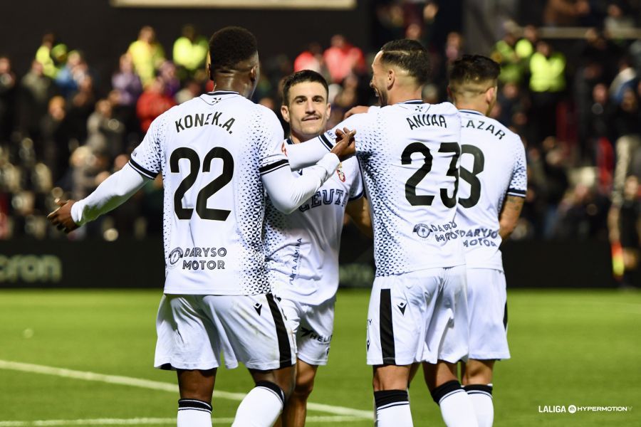 El Ceuta sufrió, Las Palmas mandó… y Matos apareció