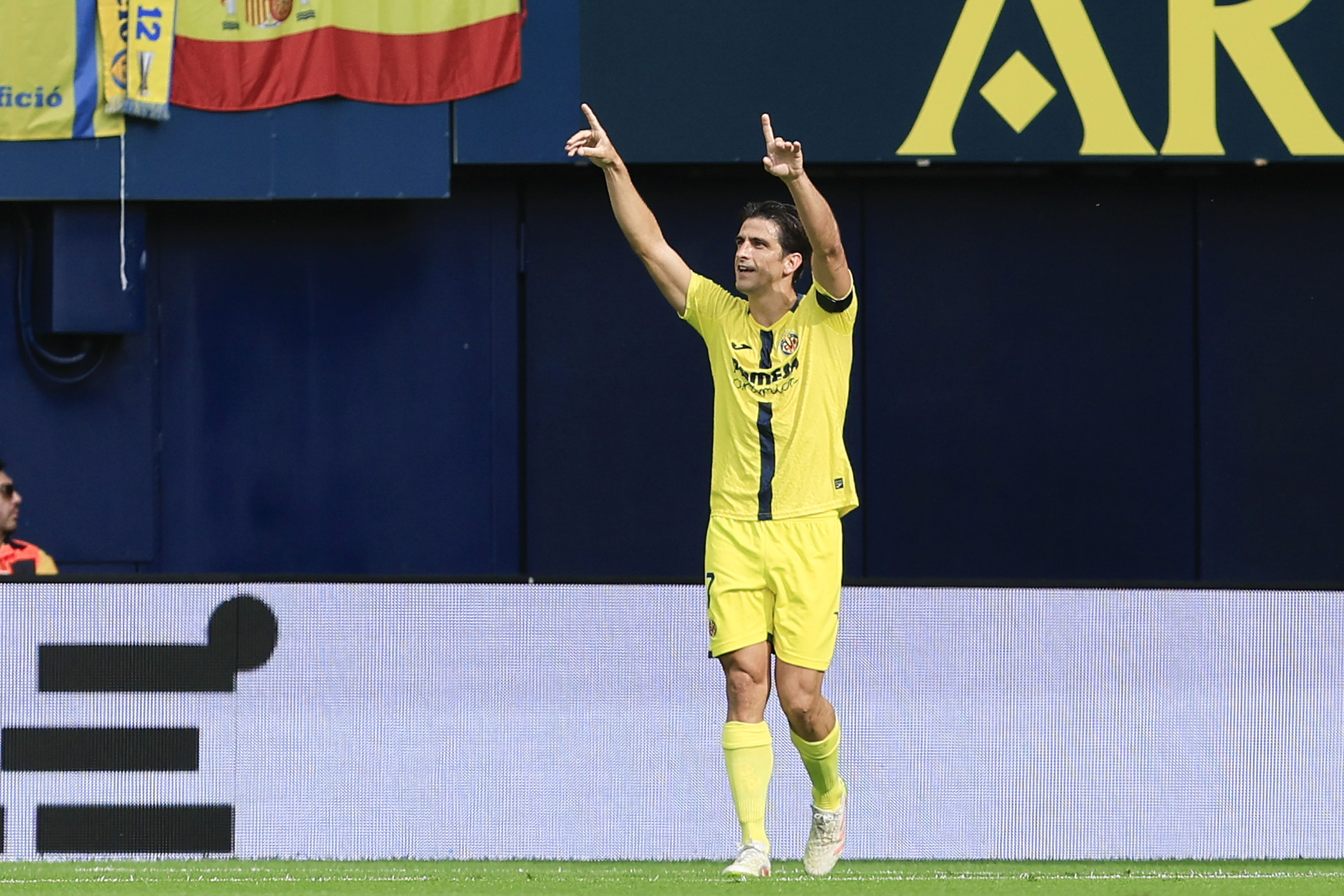 Gerard Moreno celebra un gol ante el Rayo Vallecano. 01/11/2025