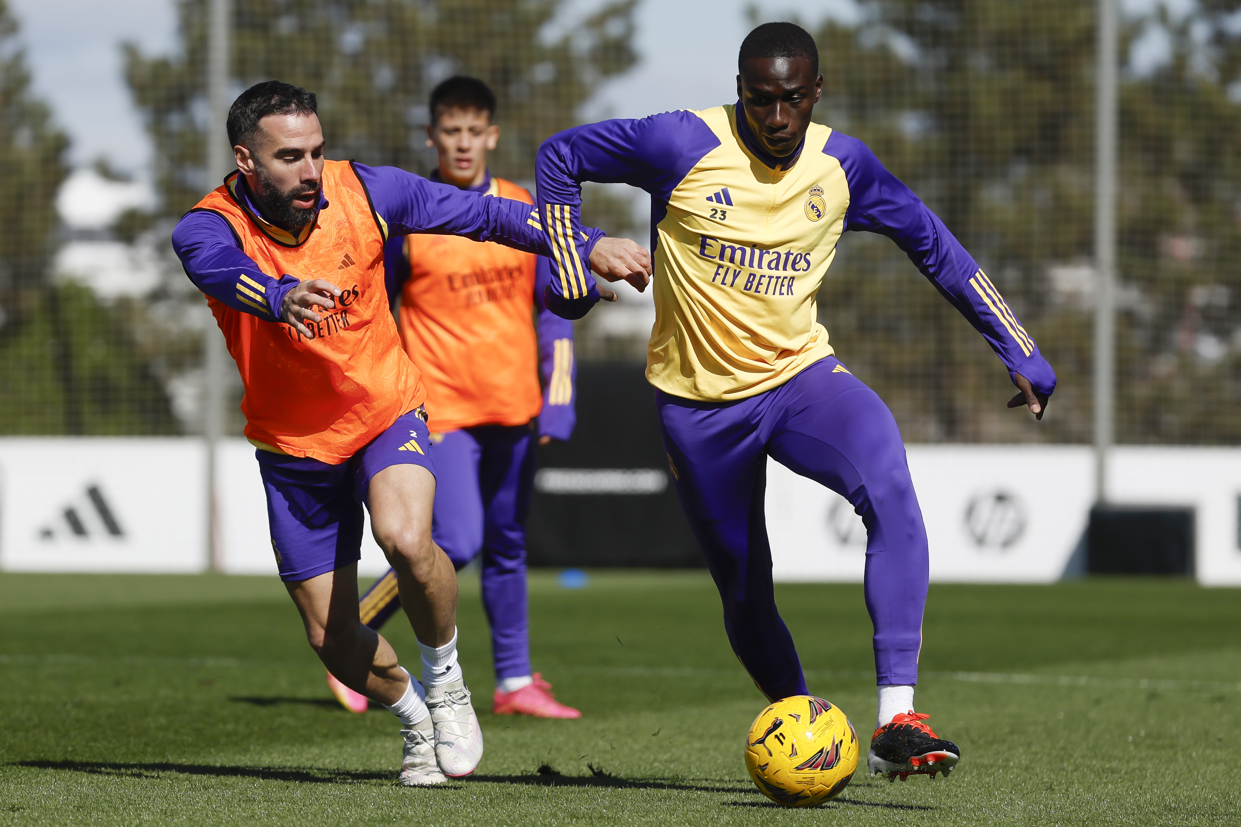 Carvajal persigue a Mendy en un entrenamiento de la temporada pasada.