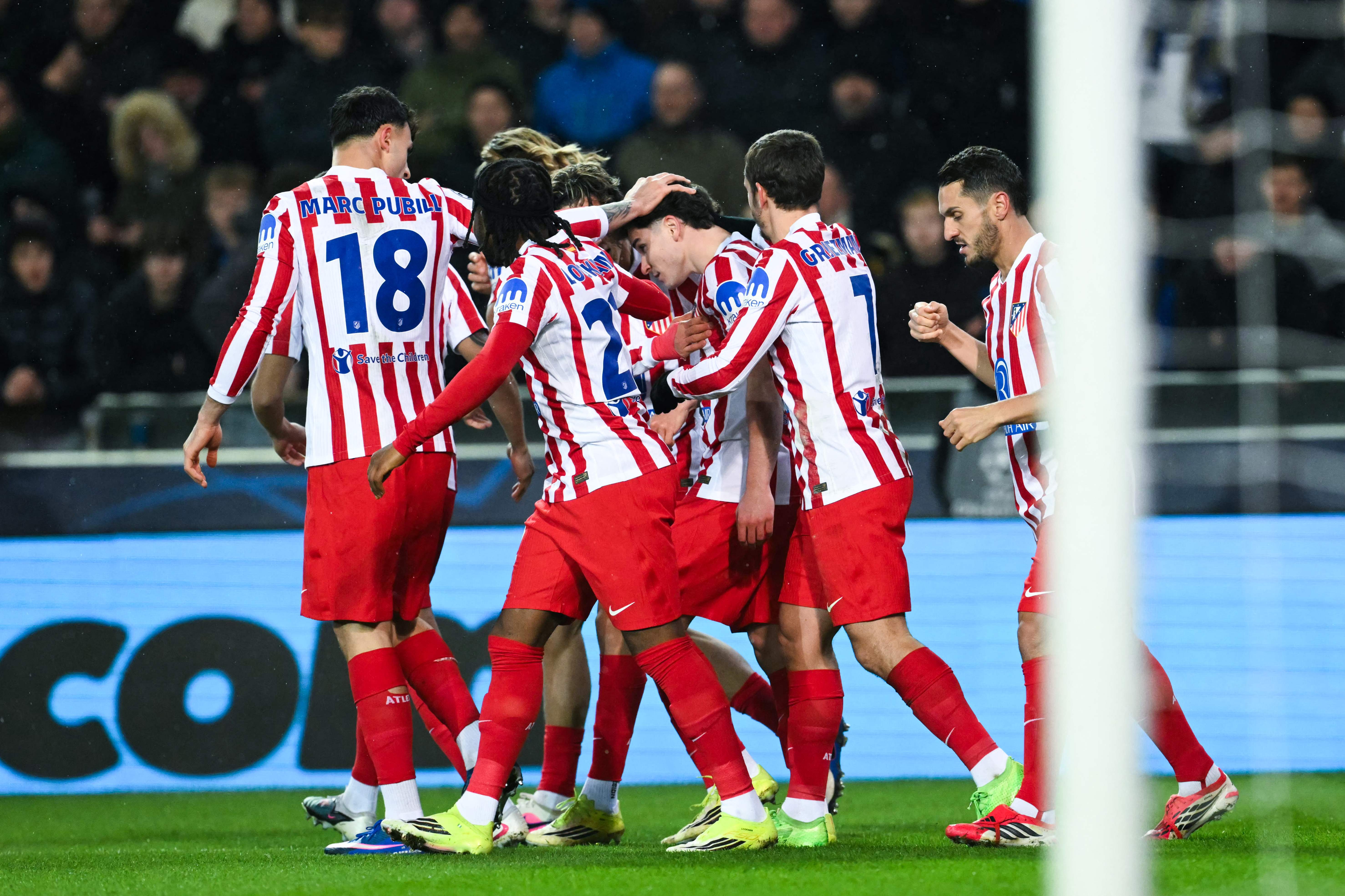Julian Alvarez celebra un gol.