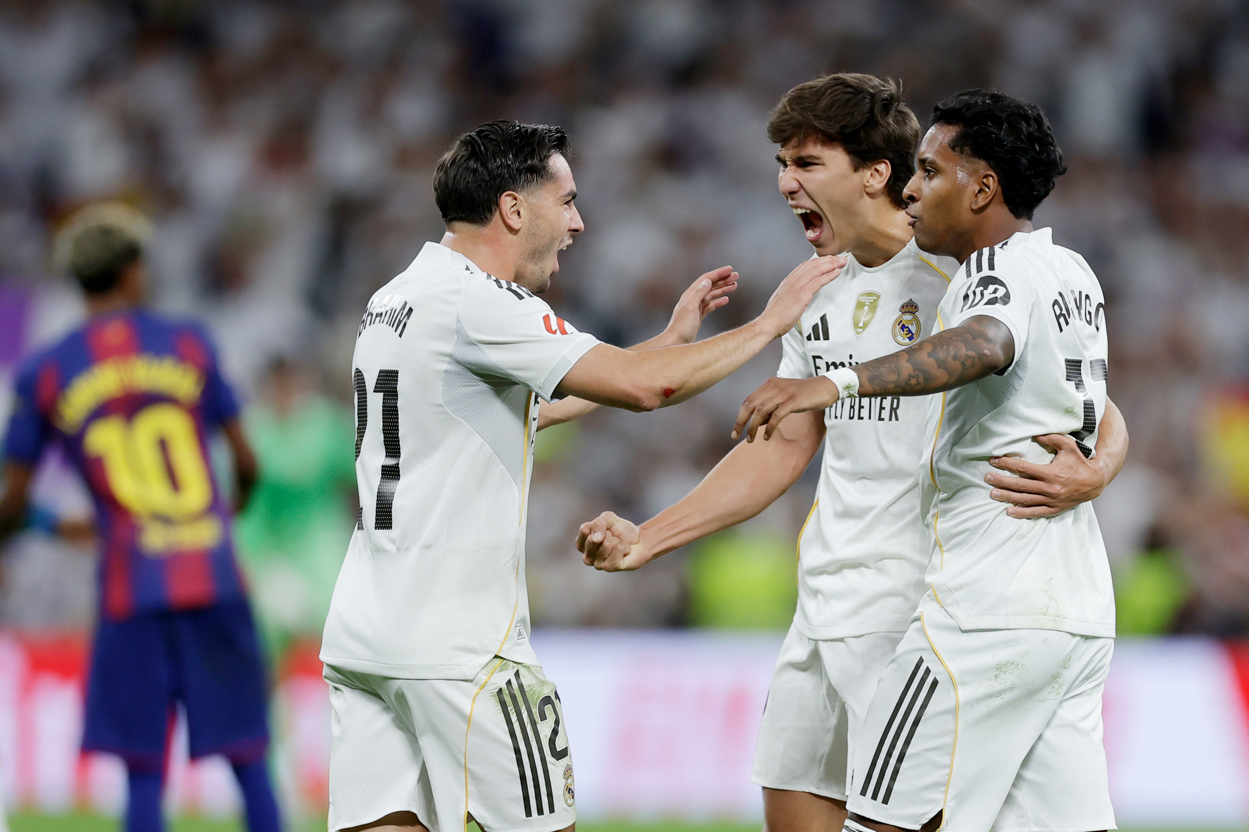 MADRID, SPAIN - OCTOBER 26: Gonzalo Garcia of Real Madrid celebrates the victory with Rodrygo of Real Madrid, Brahim Diaz of Real Madrid  during the LaLiga EA Sports  match between Real Madrid v FC Barcelona at the Estadio Santiago Bernabeu on October 26, 2025 in Madrid Spain (Photo by Maria Gracia Jimenez/Soccrates/Getty Images)