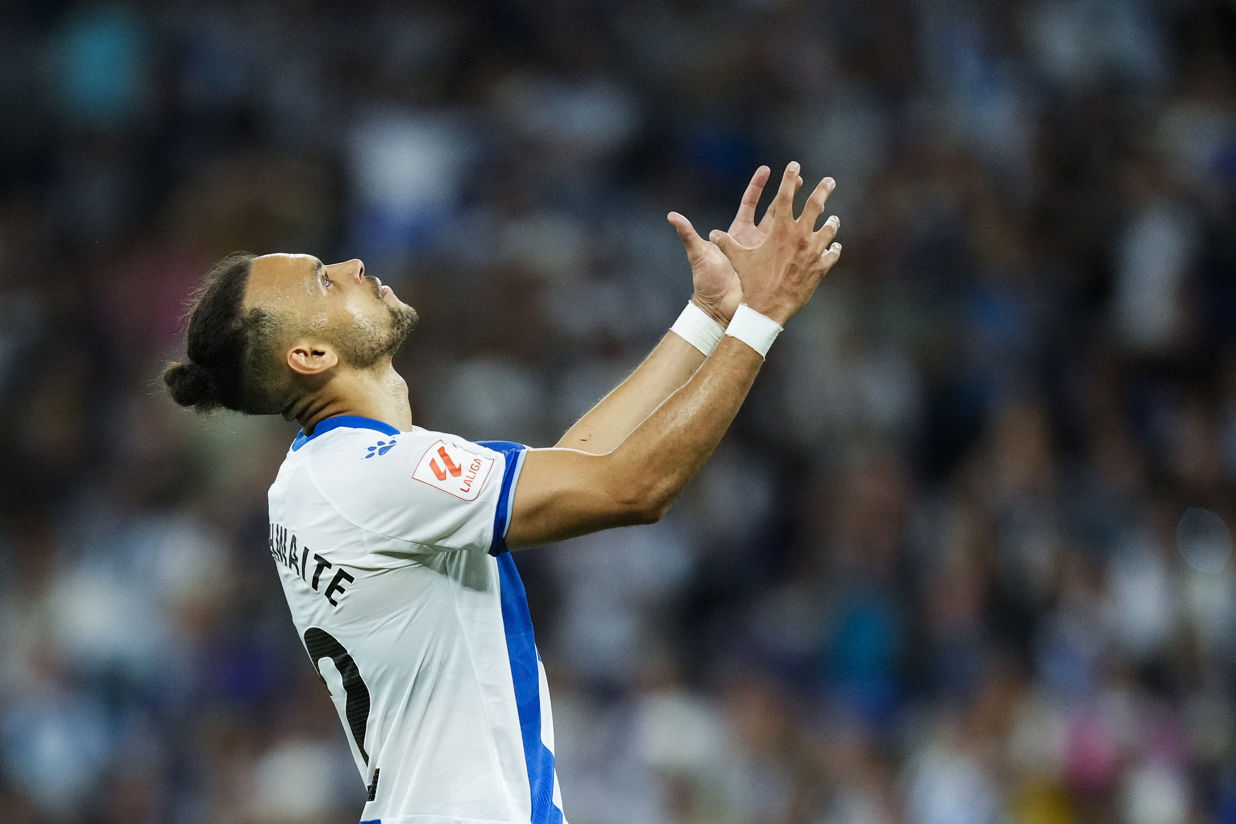 CORNELLÁ/EL PRAT (BARCELONA), 13/06/2024.- El delantero danés del Espanyol, Martin Braithwaite, se lamenta tras una acción en el partido de vuelta de la primera eliminatoria de ascenso a Primera División ante el Sporting, este jueves en el Stage Front Stadium. EFE/ Enric Fontcuberta
