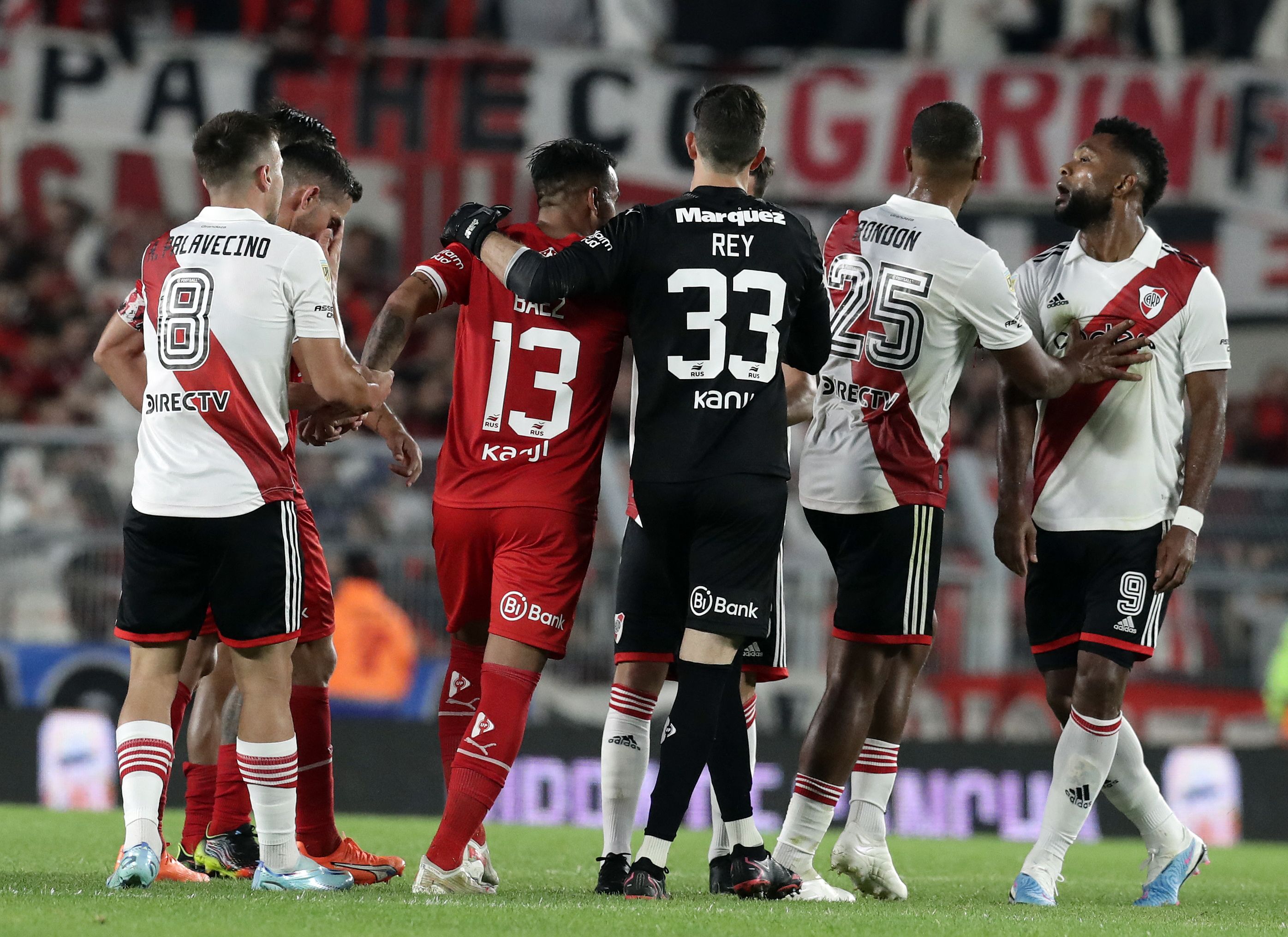 El 1x1 de River: Aliendro y Enzo, dueños de la pelota