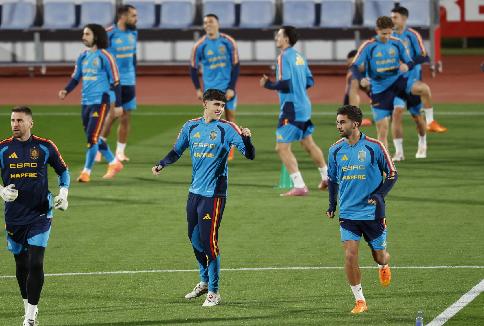 Pau Cubarsí y Ferran Torres.