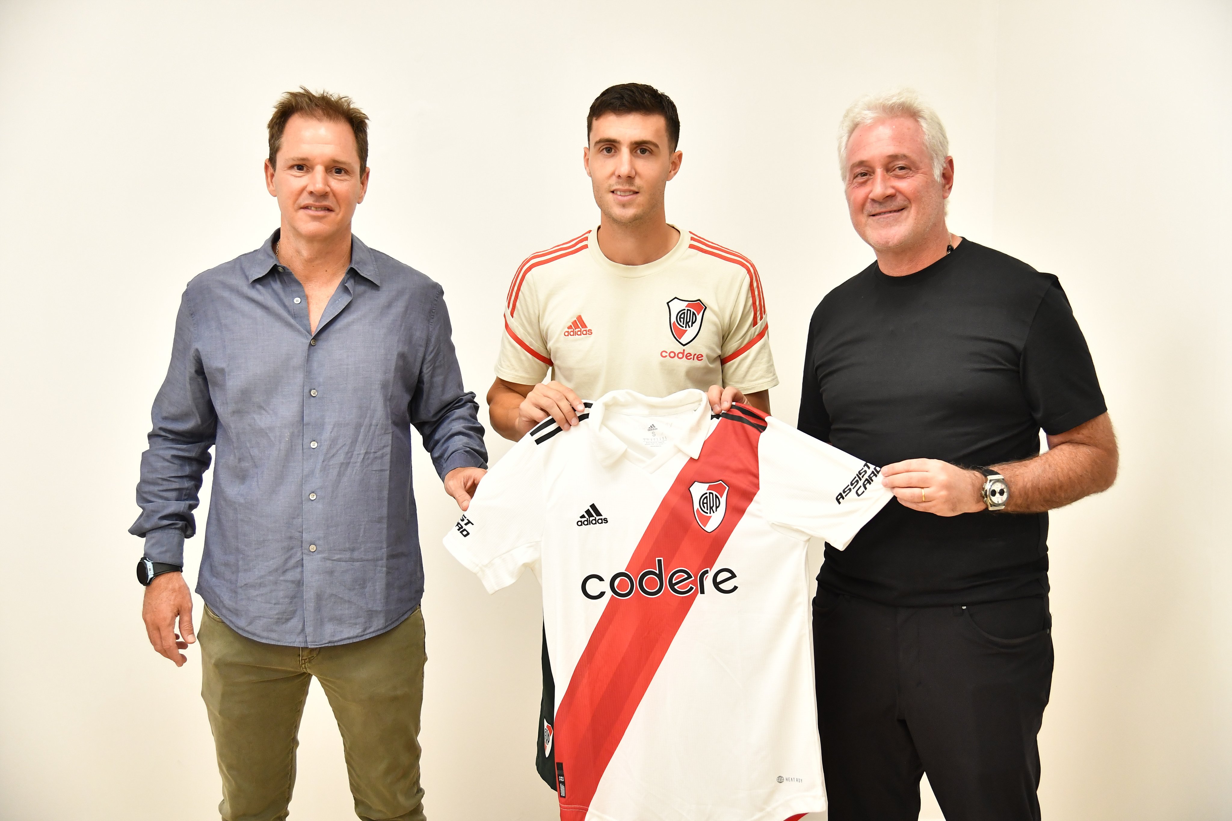 Paradela y Alfonso firmaron sus nuevos contratos