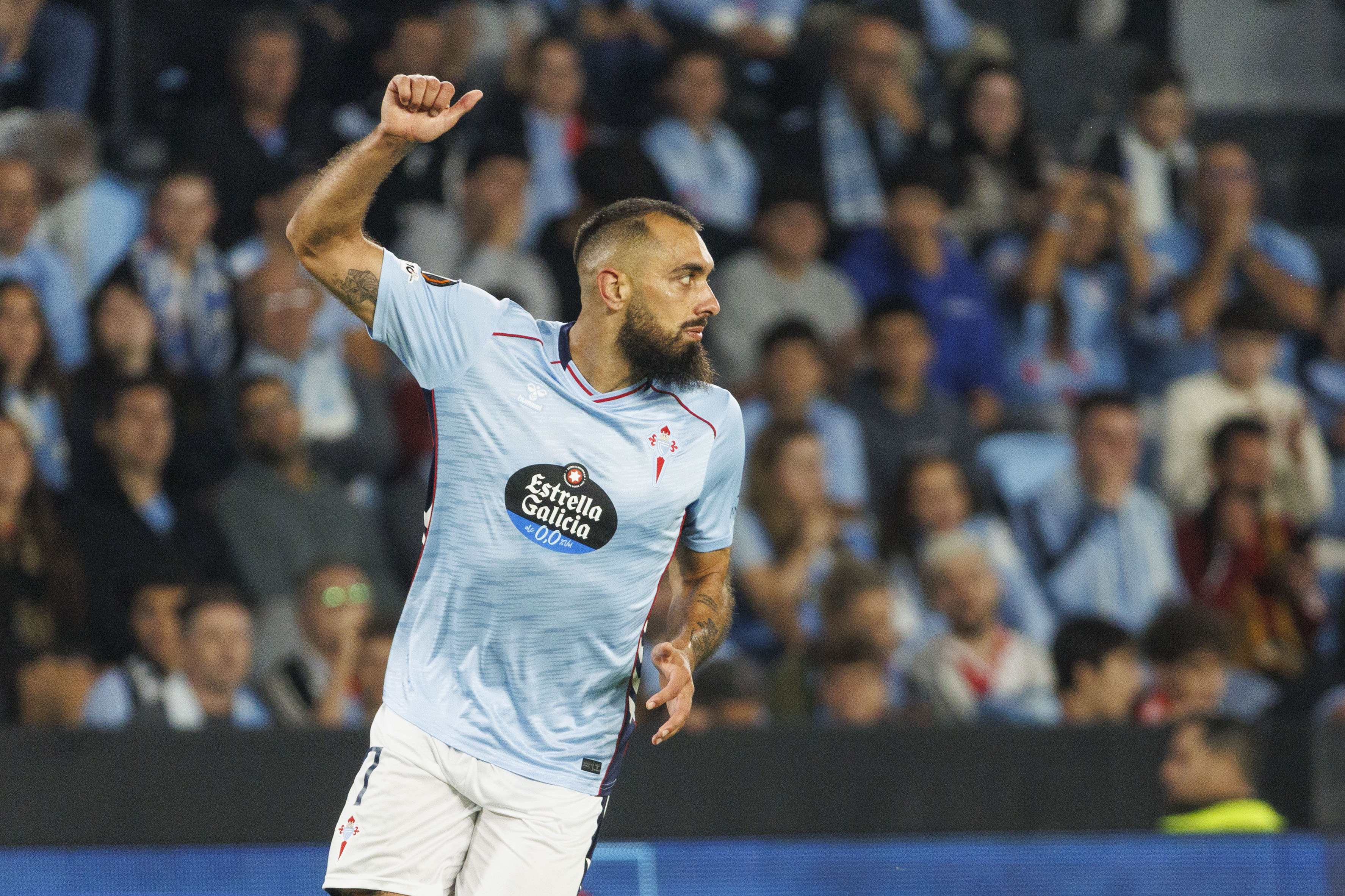 Borja Iglesias em ação pelo Celta de Vigo.