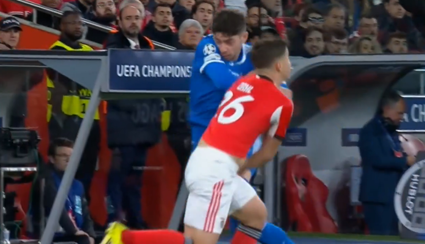 Puñetazo de Valverde a Dahl.