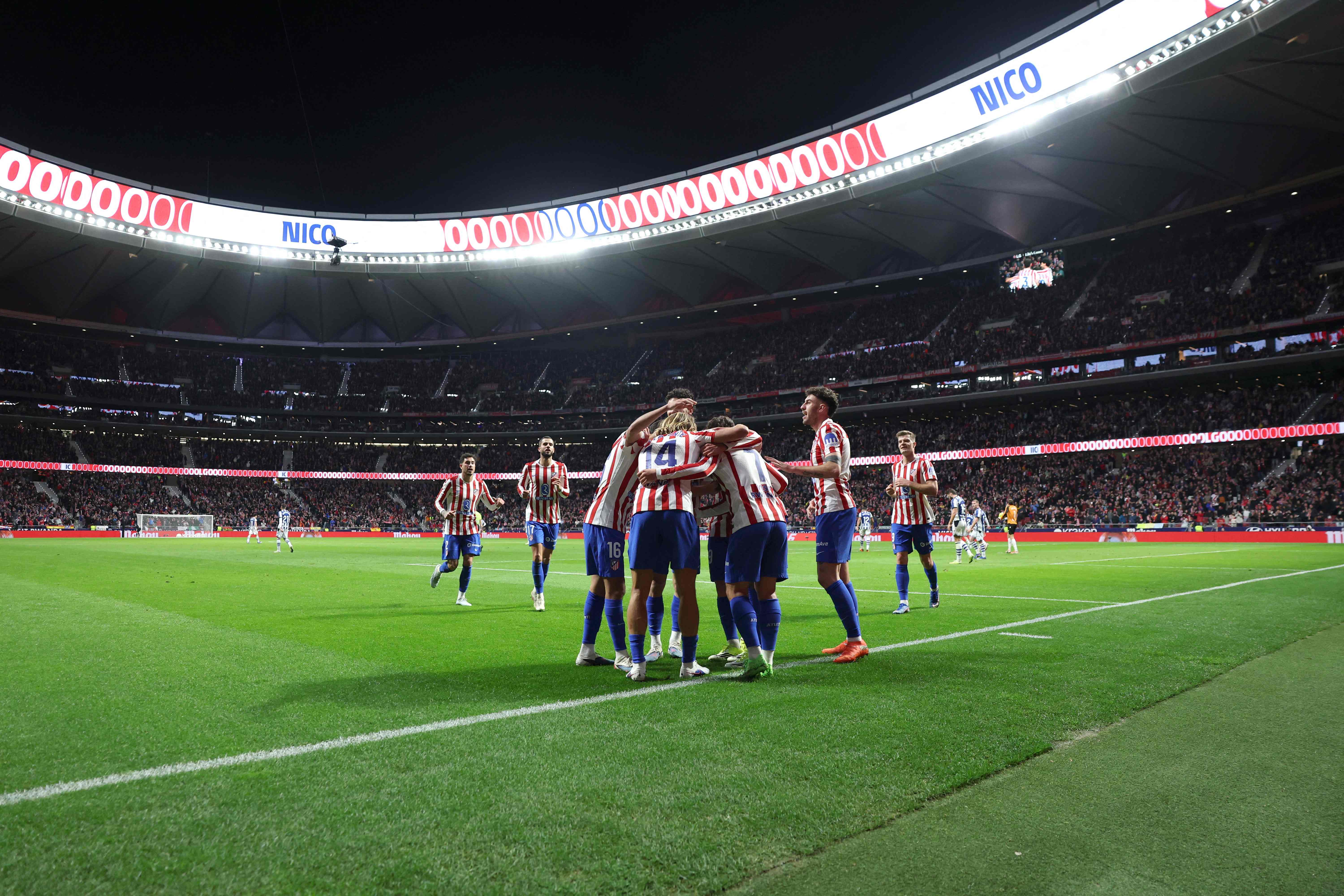Atletico Madrid's Argentine midfielder #23 Nico Gonzalez celebrates scoring his team's second goal with teammates during the Spanish league football match between Club Atletico de Madrid and Real Sociedad at Metropolitano Stadium in Madrid on March 7, 2026. (Photo by Thomas COEX / AFP)