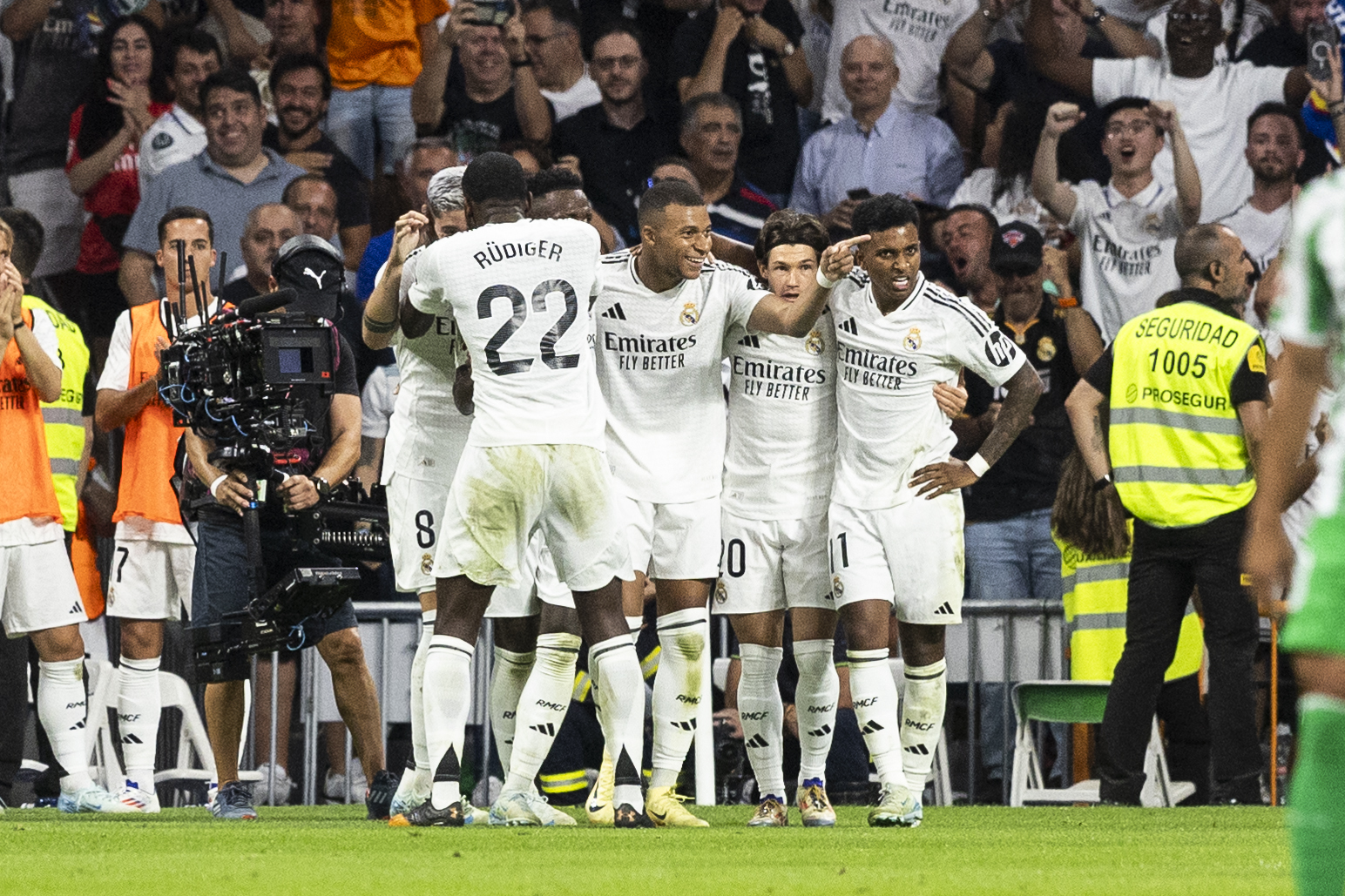 Los jugadores del Real Madrid celebran un gol