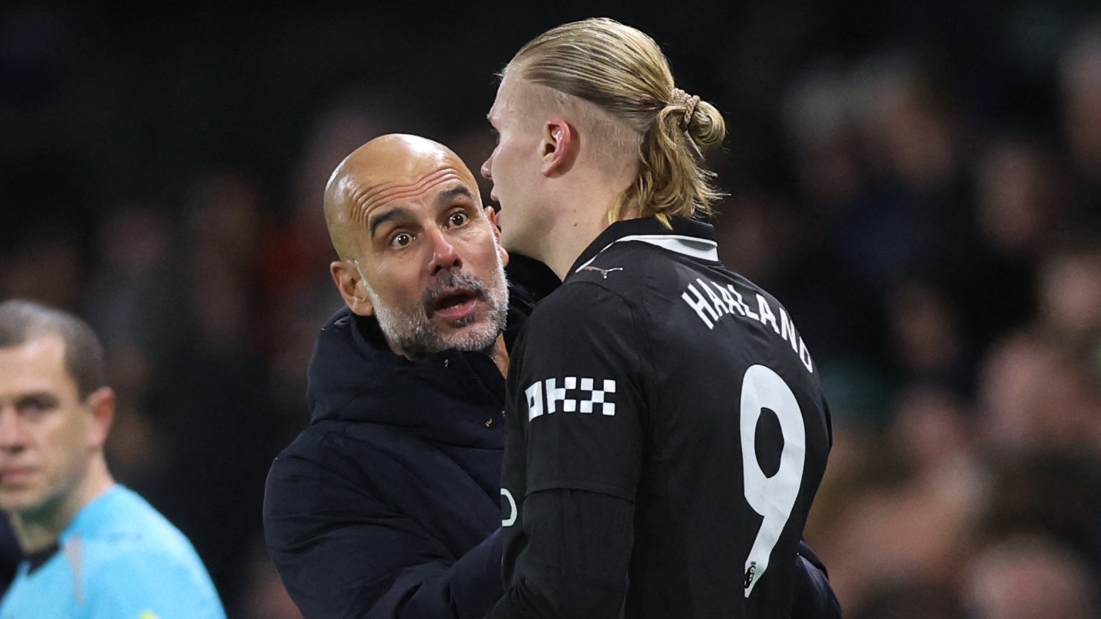 Soccer Football - Premier League - Fulham v Manchester City - Craven Cottage, London, Britain - December 2, 2025  Manchester City manager Pep Guardiola gives instructions to Manchester City's Erling Haaland REUTERS/David Klein EDITORIAL USE ONLY. NO USE WITH UNAUTHORIZED AUDIO, VIDEO, DATA, FIXTURE LISTS, CLUB/LEAGUE LOGOS OR 'LIVE' SERVICES. ONLINE IN-MATCH USE LIMITED TO 120 IMAGES, NO VIDEO EMULATION. NO USE IN BETTING, GAMES OR SINGLE CLUB/LEAGUE/PLAYER PUBLICATIONS. PLEASE CONTACT YOUR ACCOUNT REPRESENTATIVE FOR FURTHER DETAILS..
